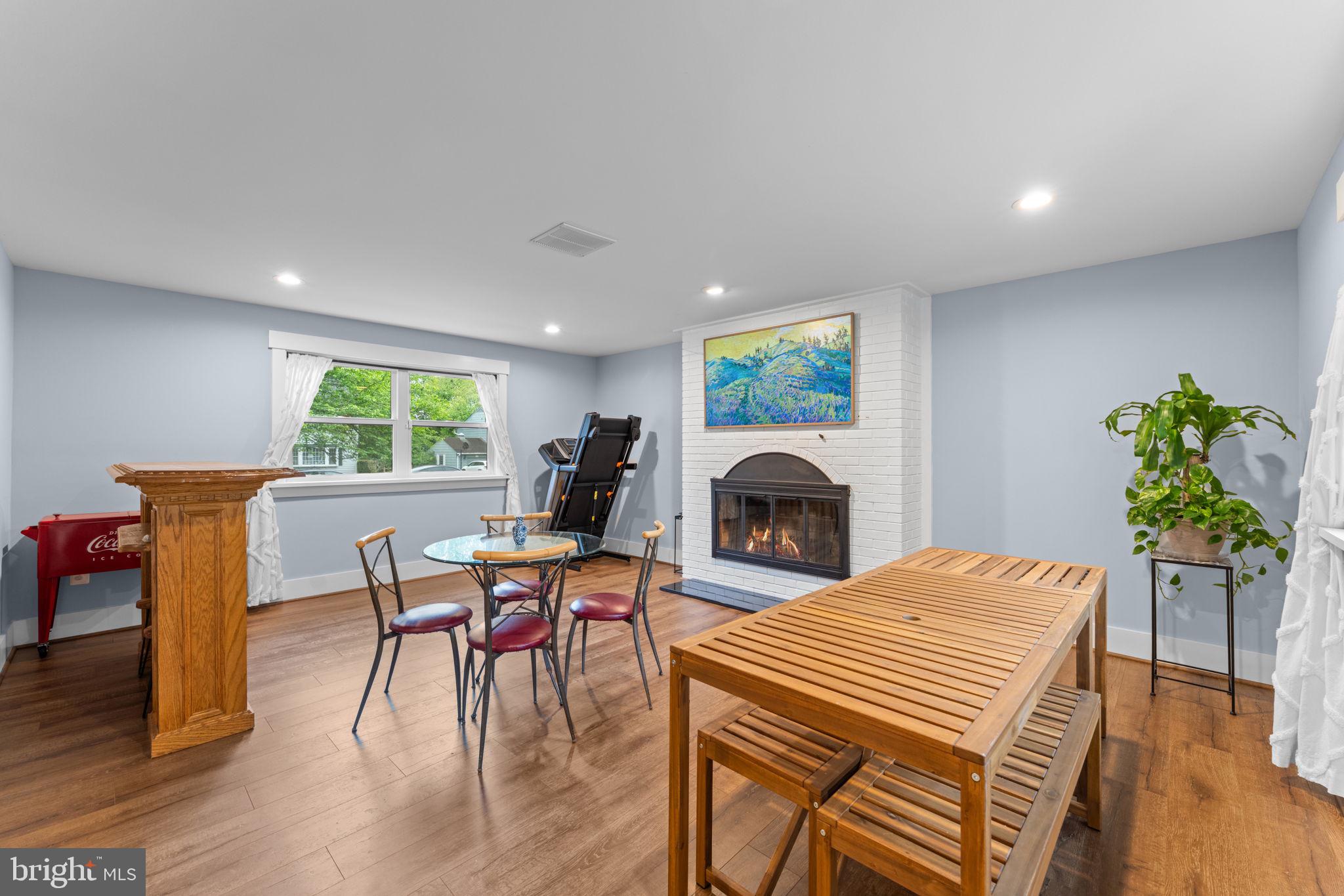 WILLIAMSBURG VILLAGE - Residential