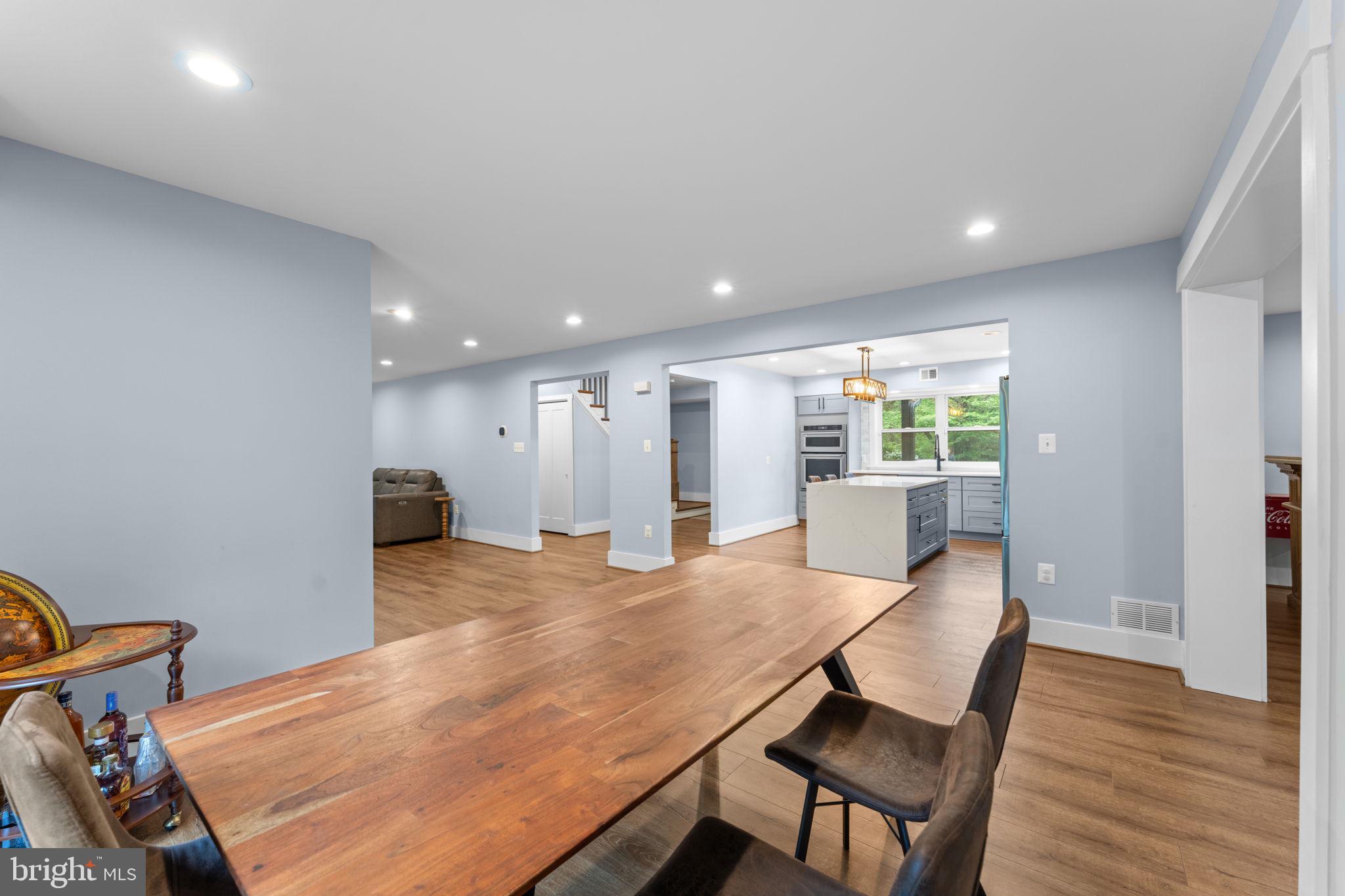 WILLIAMSBURG VILLAGE - Residential