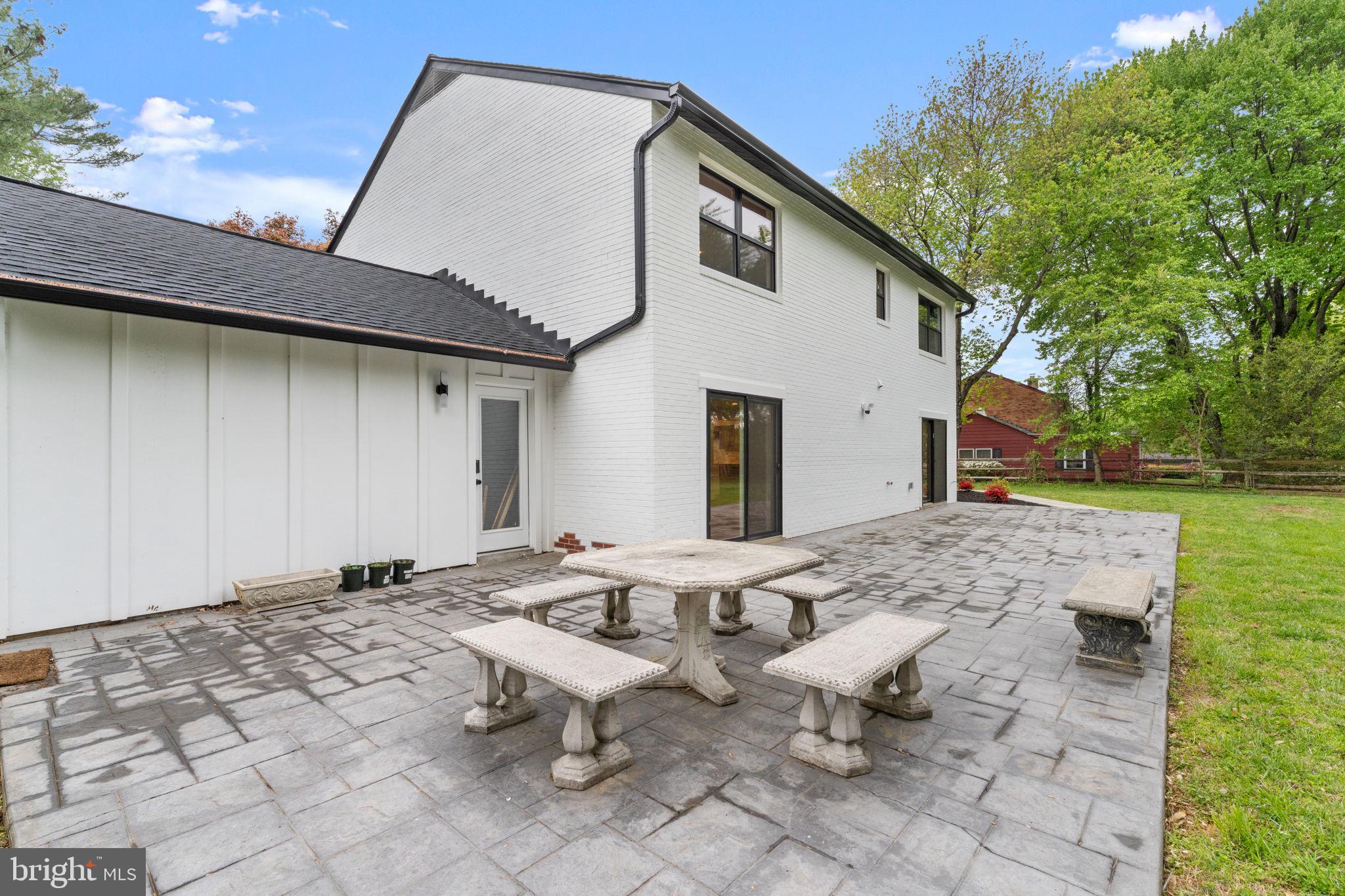 WILLIAMSBURG VILLAGE - Residential