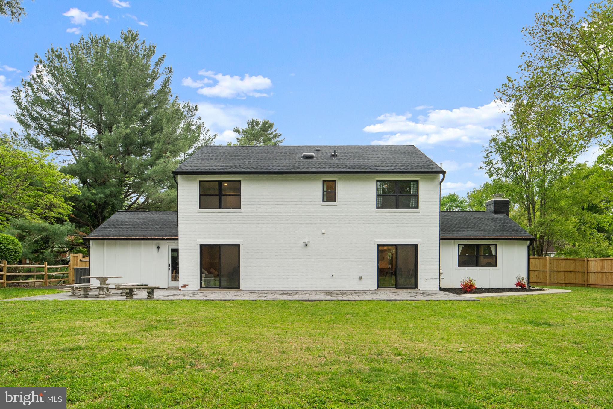 WILLIAMSBURG VILLAGE - Residential