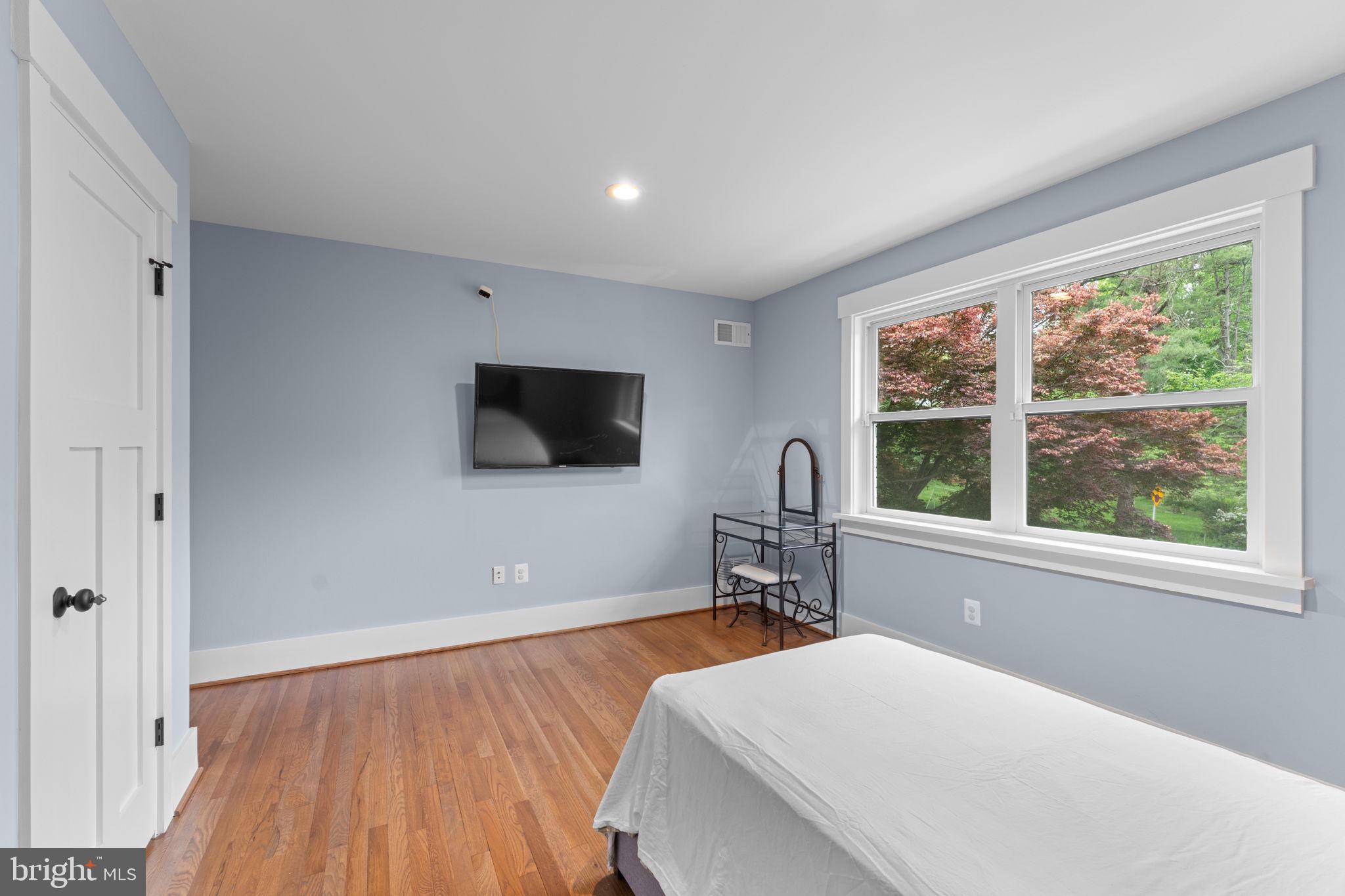 WILLIAMSBURG VILLAGE - Residential