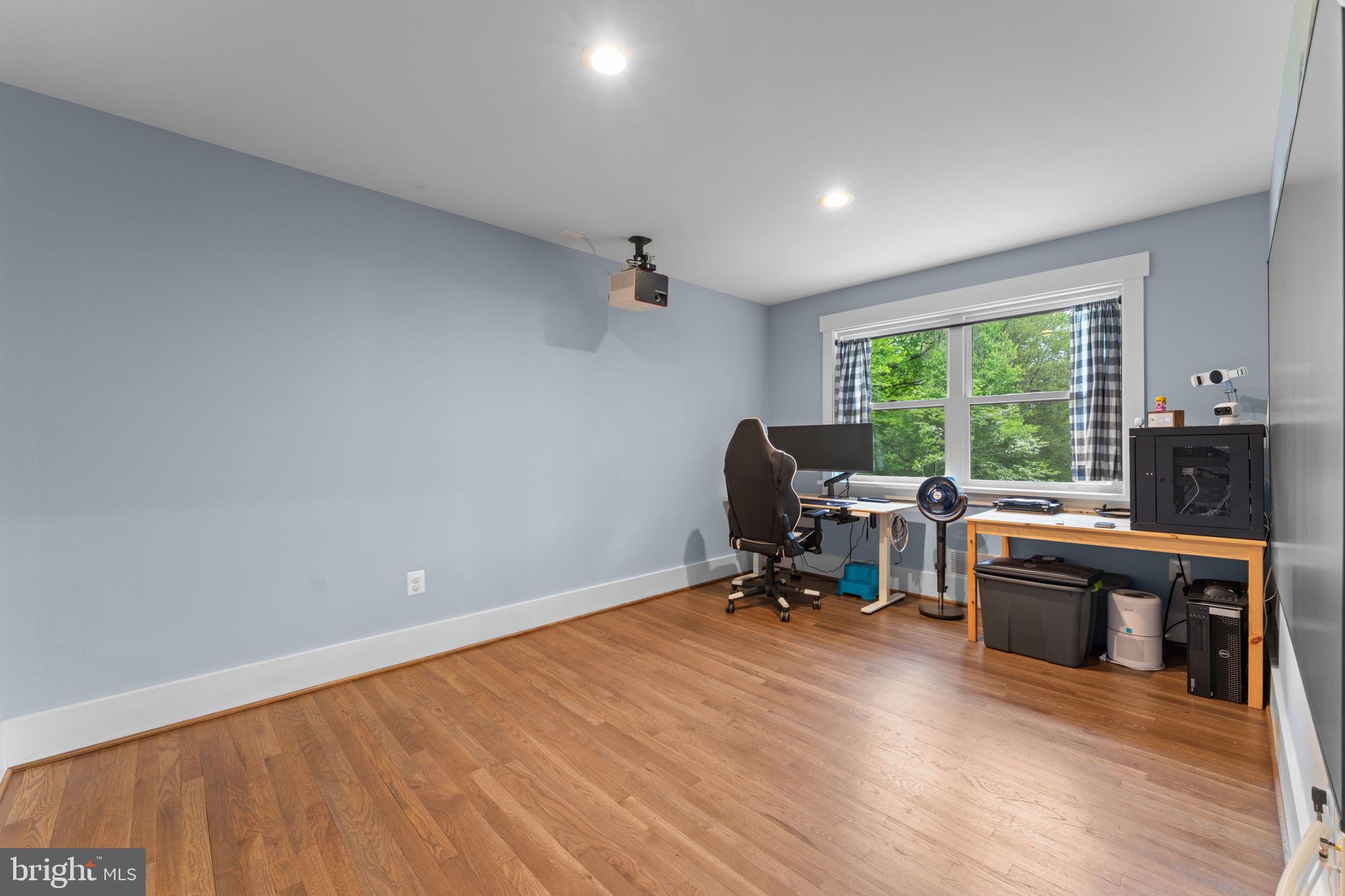 WILLIAMSBURG VILLAGE - Residential