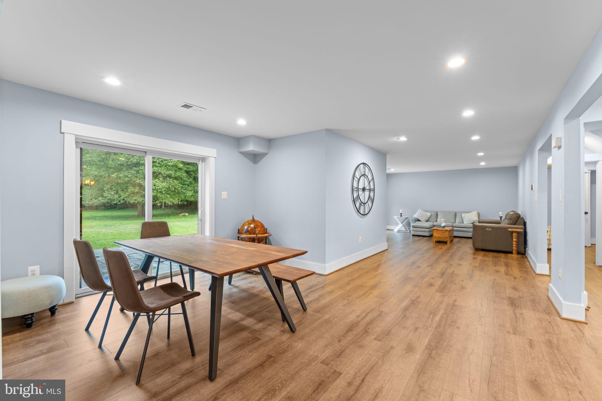 WILLIAMSBURG VILLAGE - Residential