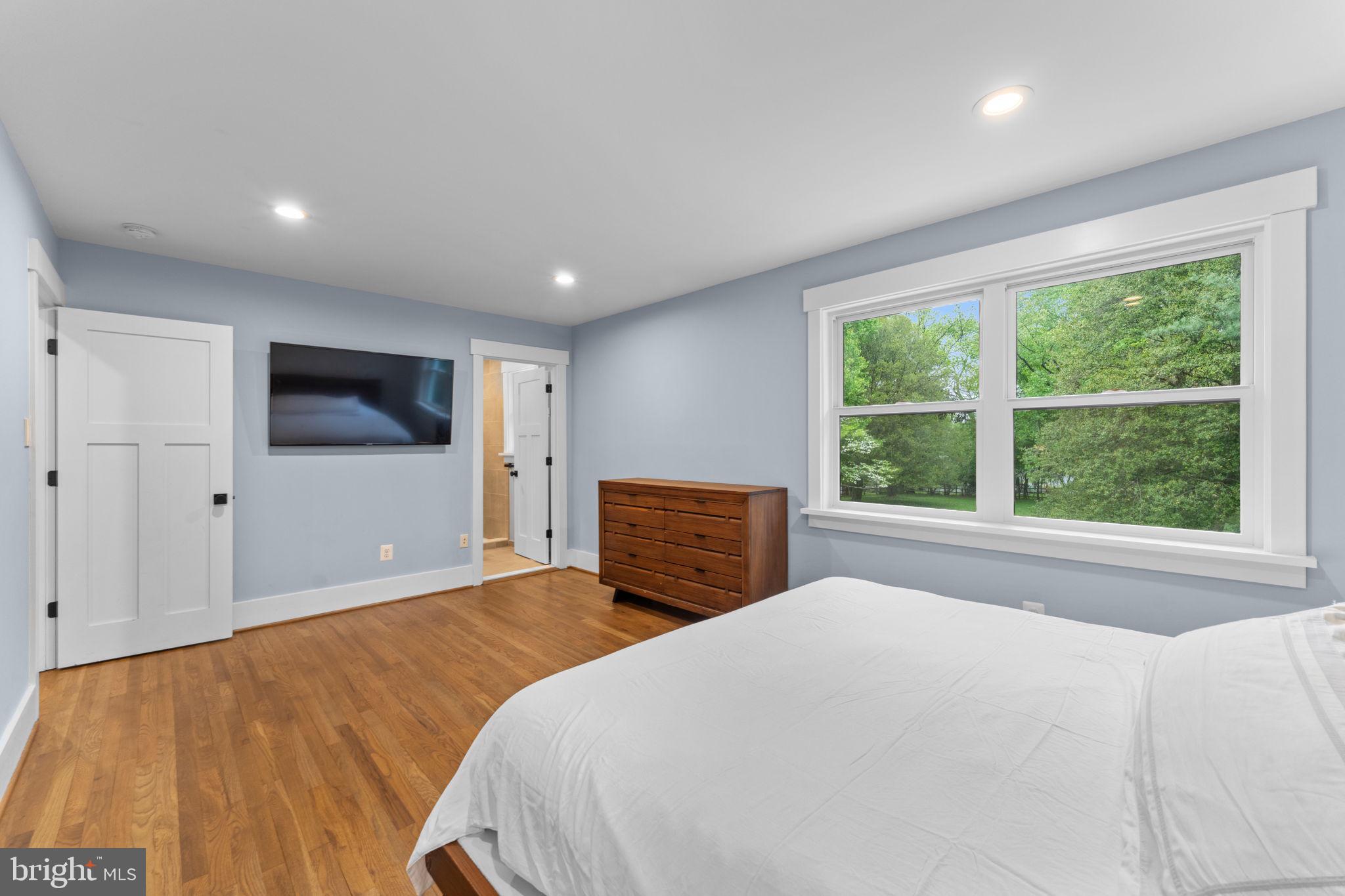 WILLIAMSBURG VILLAGE - Residential