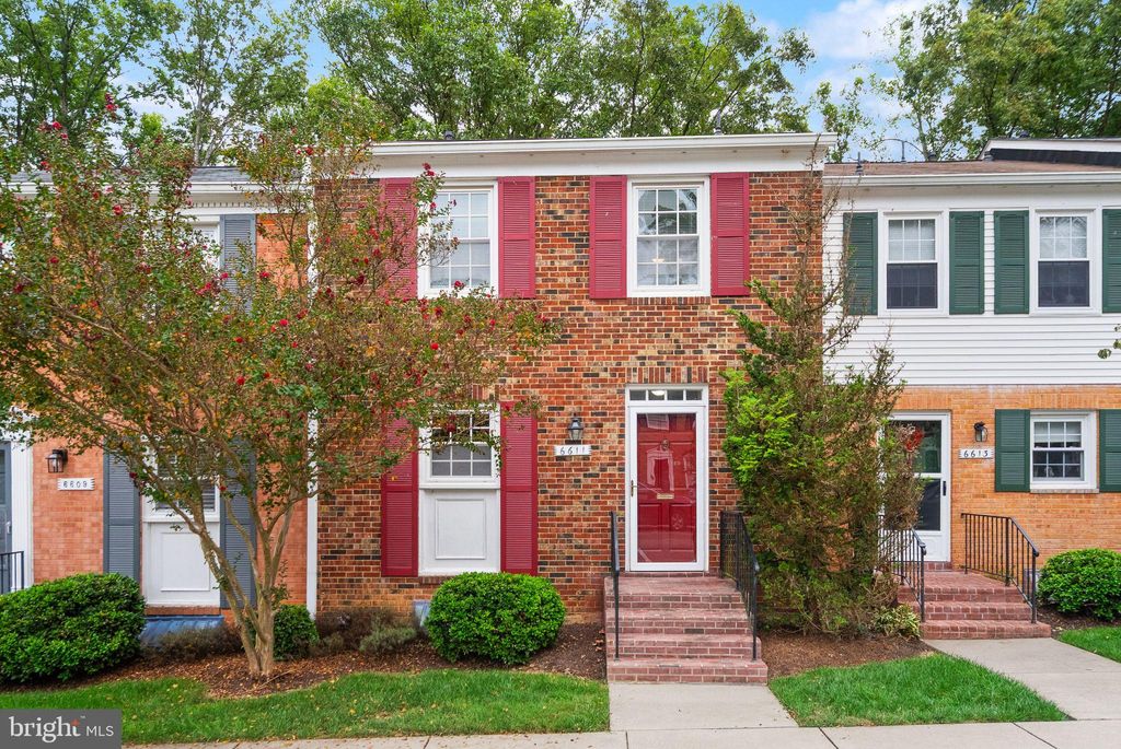 Photo of 6611 Burlington Place, SPRINGFIELD, VA 22152 (MLS # VAFX2265254)