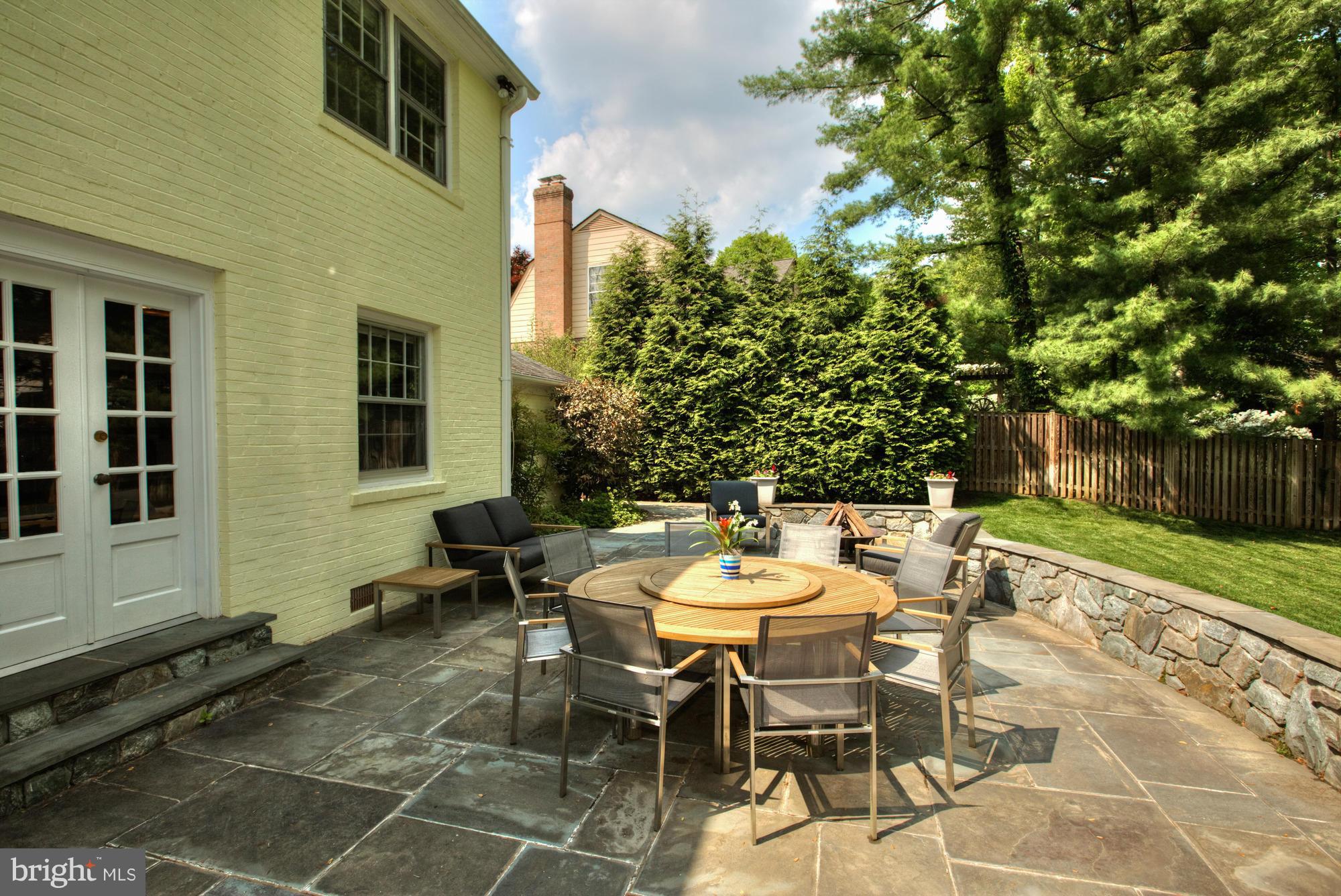 RIVER FALLS - Residential