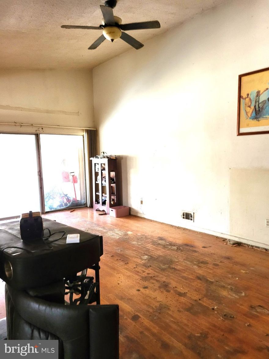 SHORT SALE, THIRD PARTY APPROVAL REQUIRED.  SALE BEING NEGOTIATED BY PROFESSIONAL SHORT SALE NEGOTIATOR.  PROERTY IN DISREPAIR AND  MAY NOT QUALIFY FOR FHA FINANCING.  NEEDS COMPLETE REHAB.  SOLD "AS IS, WHERE IS."  A  BLANK SLATE BUT HOME IS BRIGHT AND SPACIOUS ON A NICE LOT.   EXCELLENT,  POTENTIAL.  GREAT IDEA TO HAVE YOUR CONTRACTOR ACCOMPANY ON VISIT.