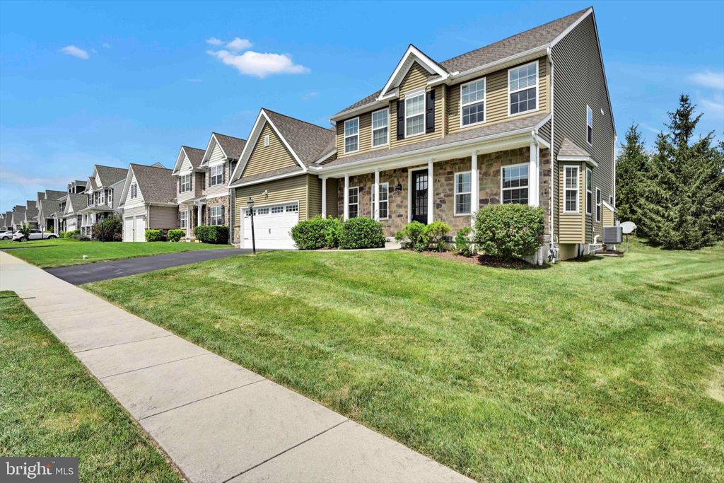 Photo of 628 Warminster Lane, LITITZ, PA 17543 (MLS # PALA2070200)