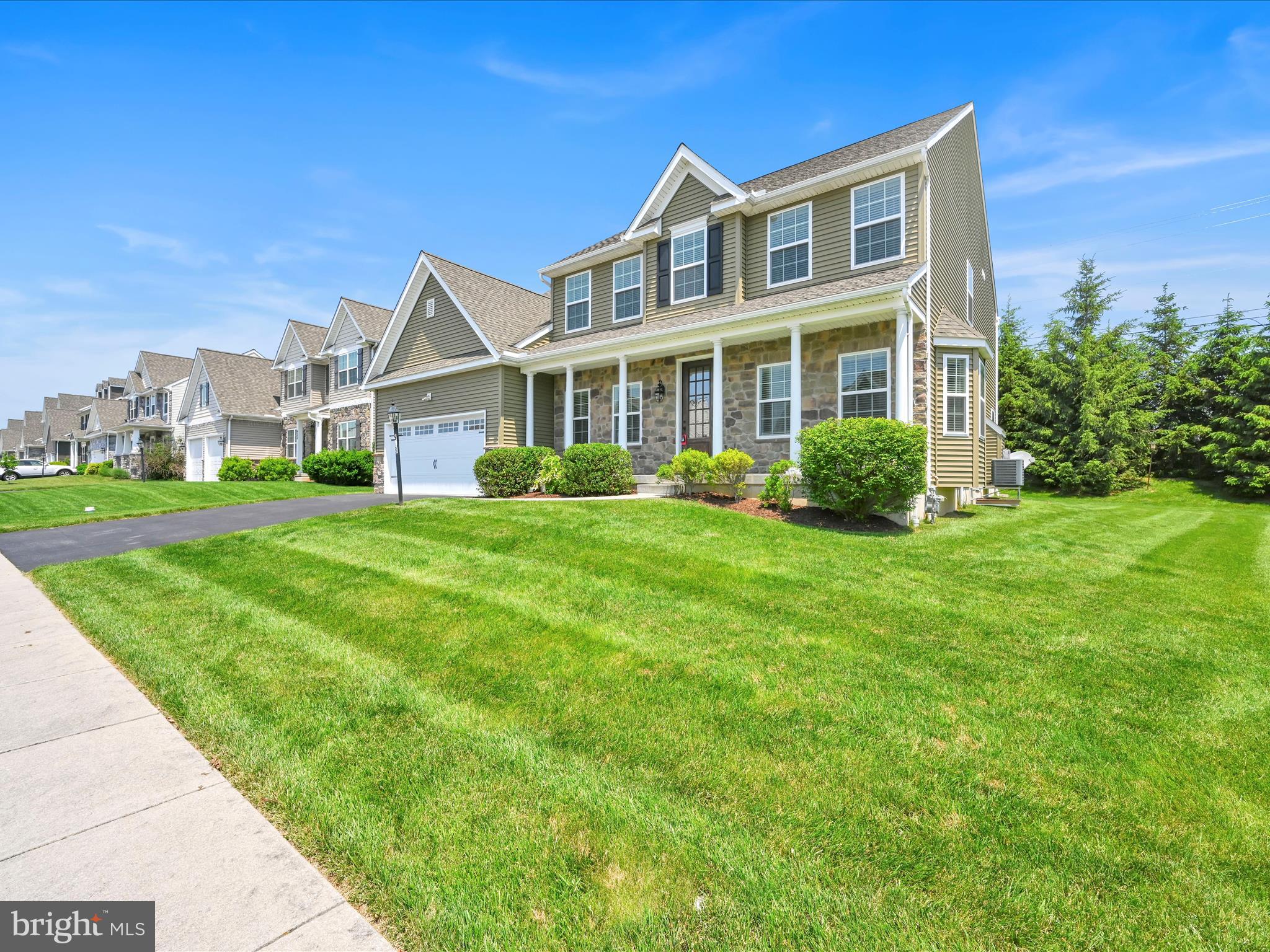 628 WARMINSTER LANE