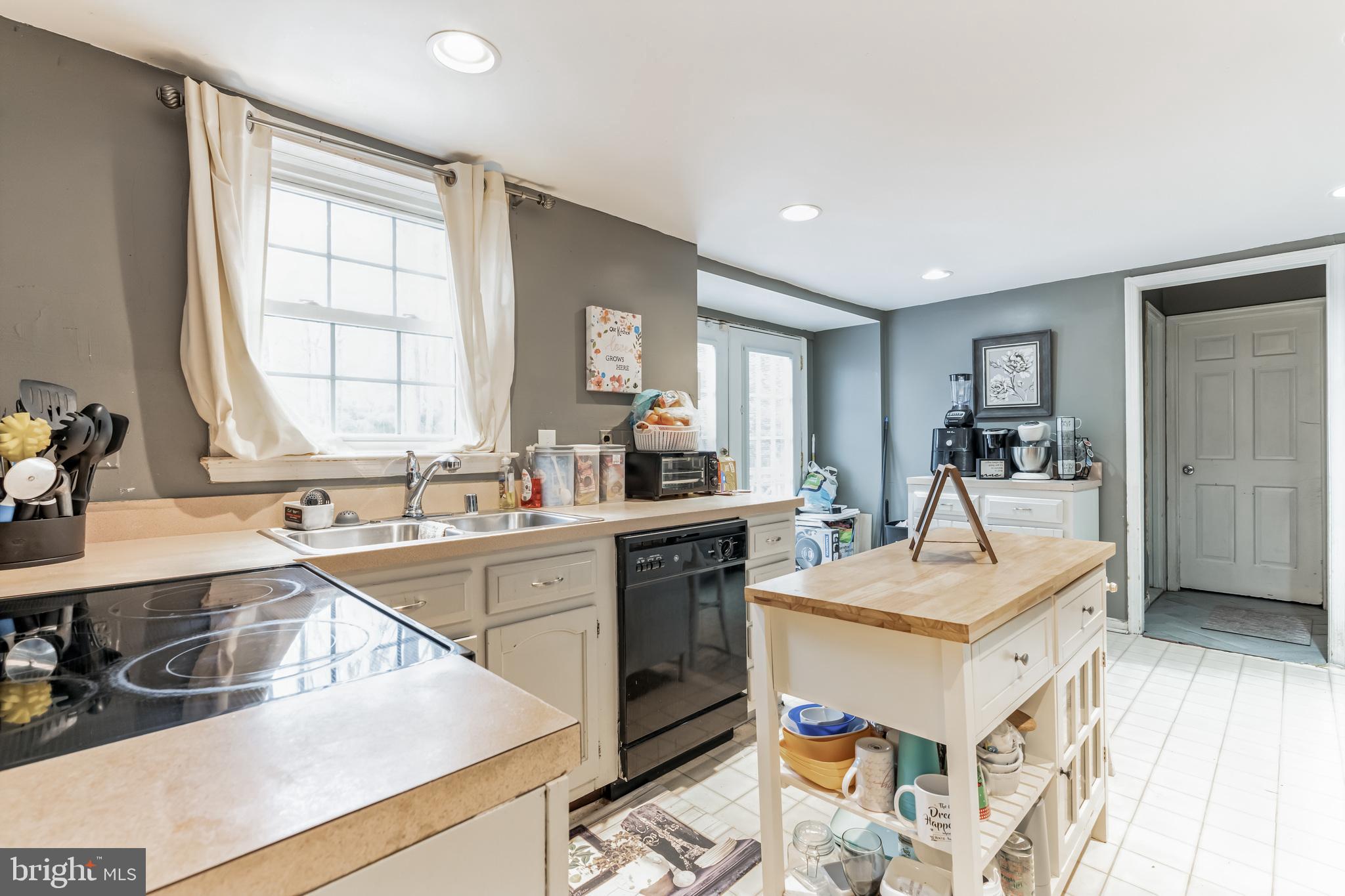 SINGING HILLS - Residential