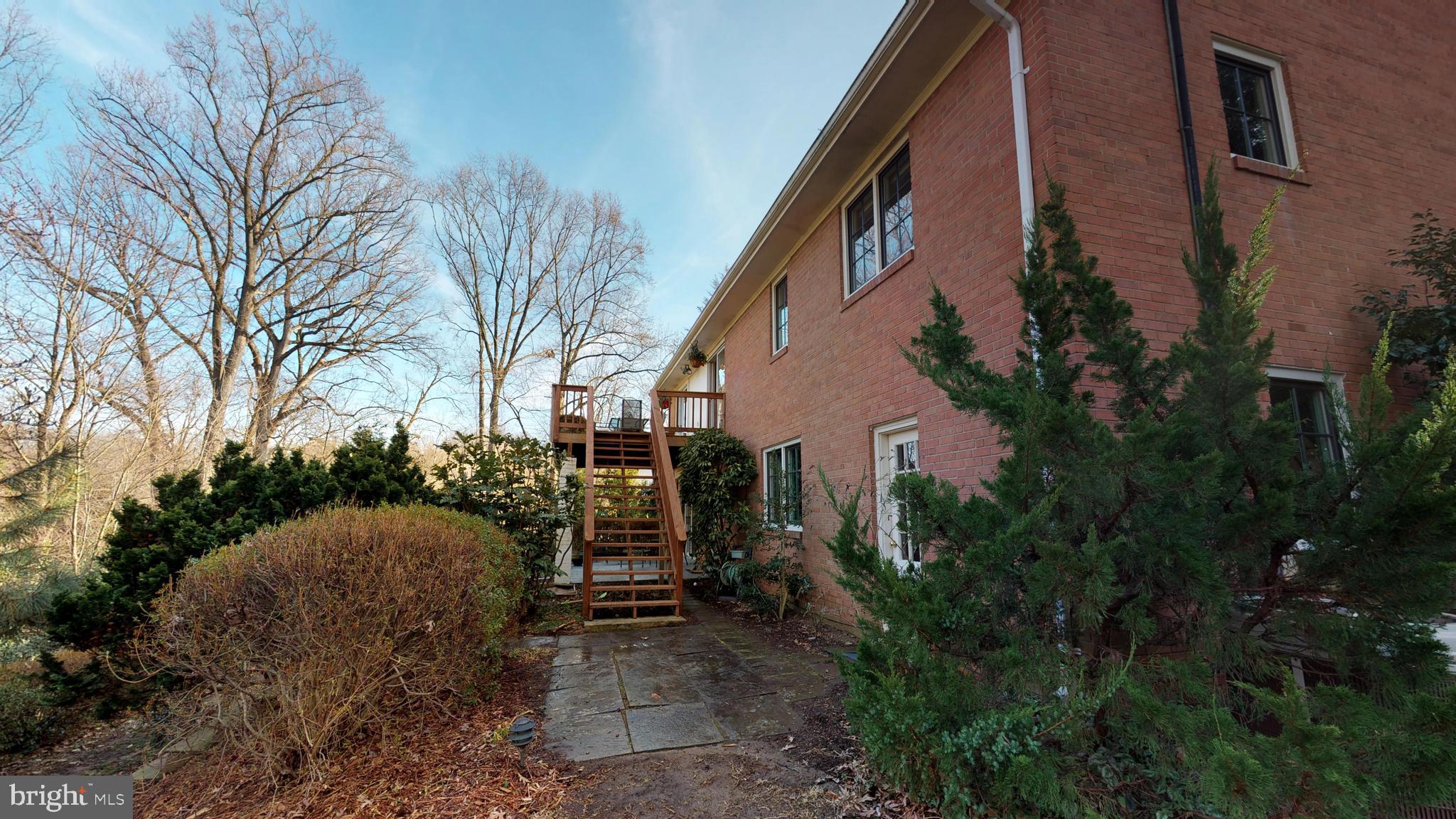 RIVERCREST - Residential