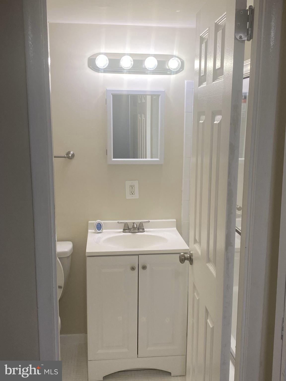 HOLLY HILL CONDOMINIUMS - Residential Lease