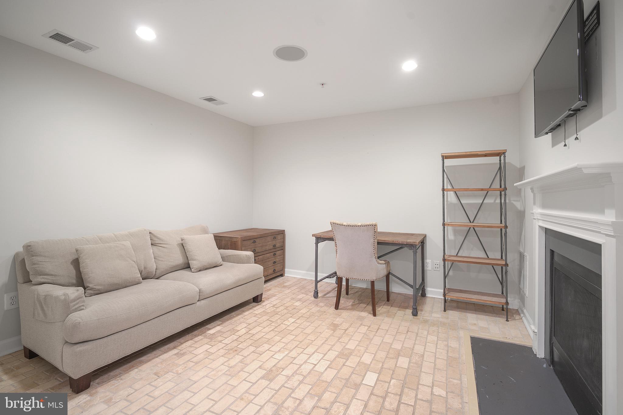 CHATHAM SQUARE - Residential