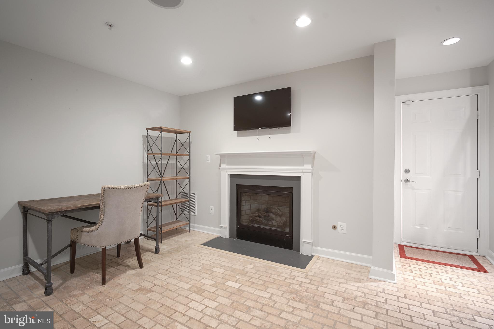 CHATHAM SQUARE - Residential