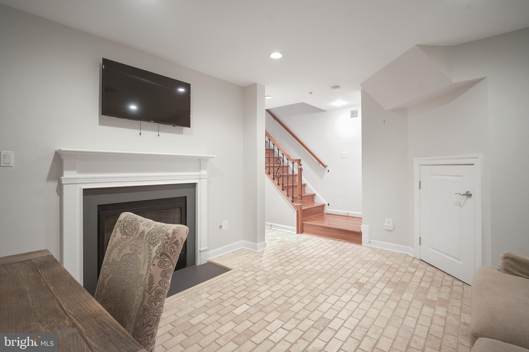 CHATHAM SQUARE - Residential