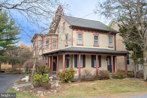 975 GRAVEL PIKE PALM PA 18070