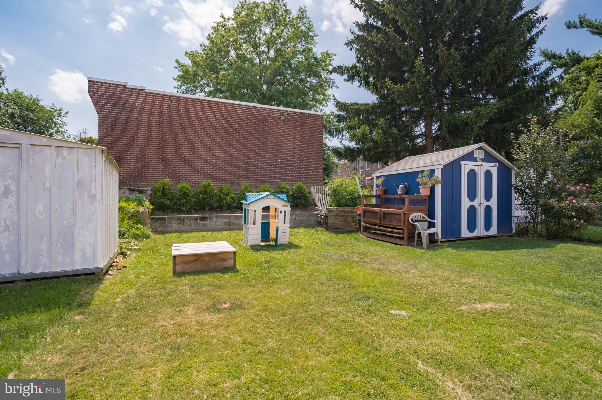 ROXBOROUGH - Residential