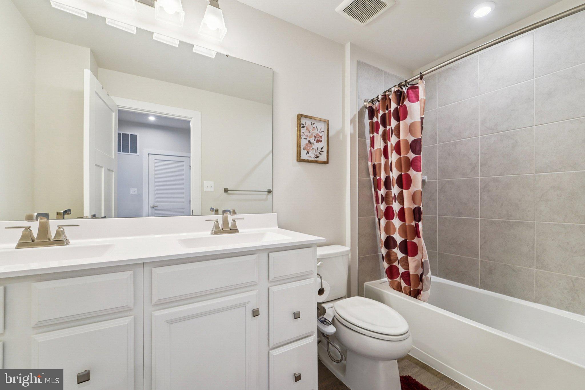 PADDOCK POINTE - Residential