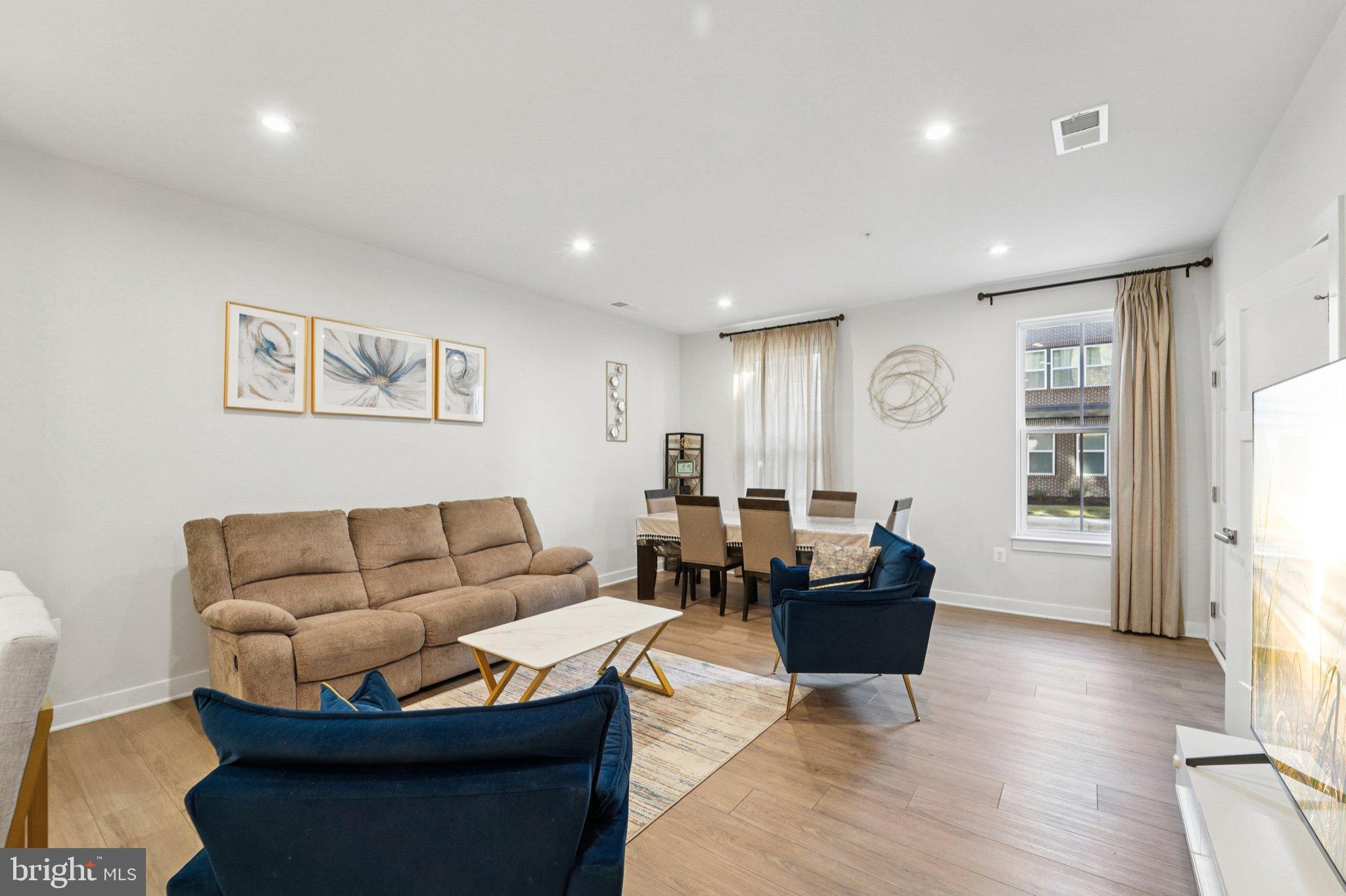 PADDOCK POINTE - Residential