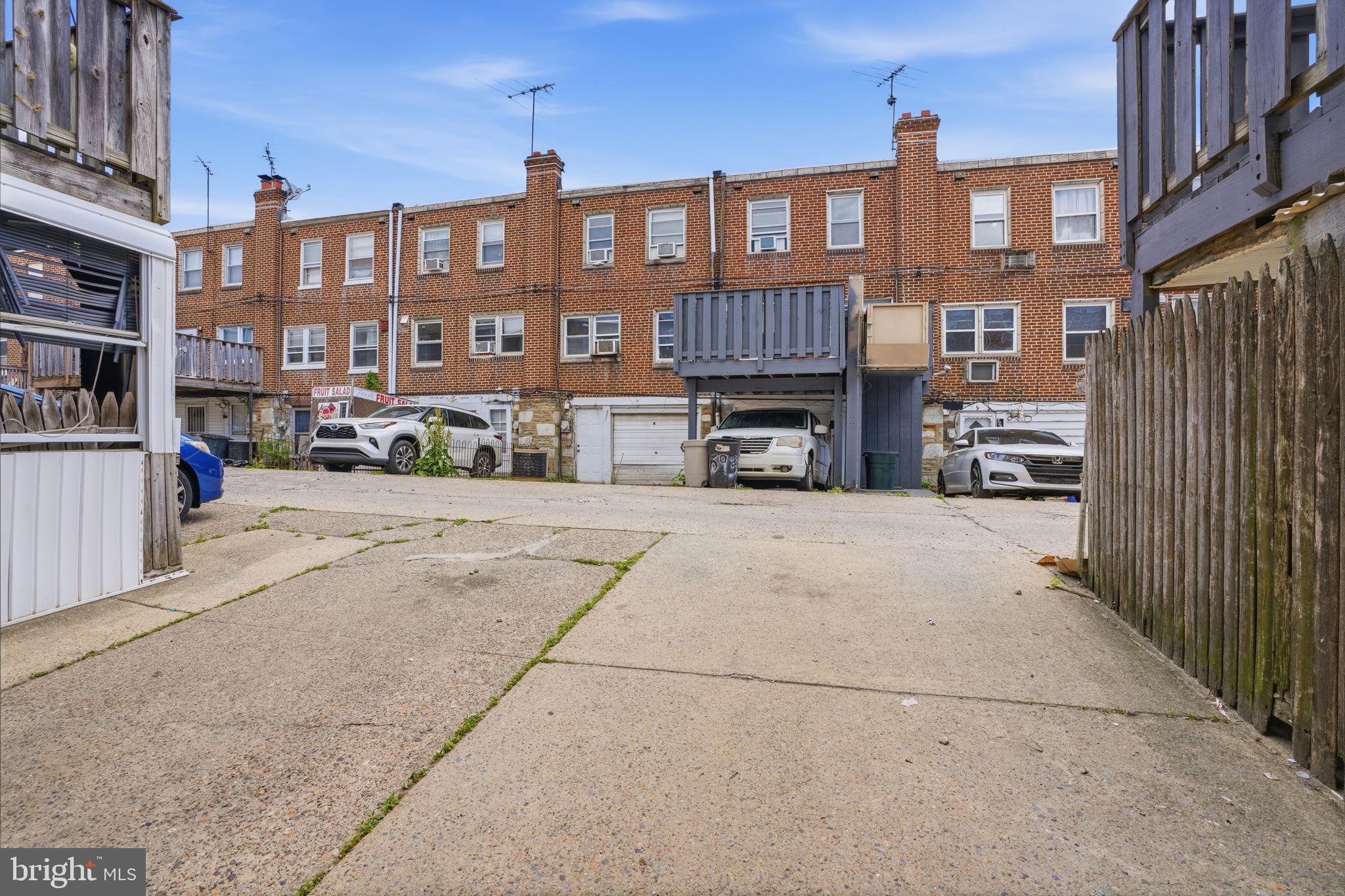 OXFORD CIRCLE - Residential