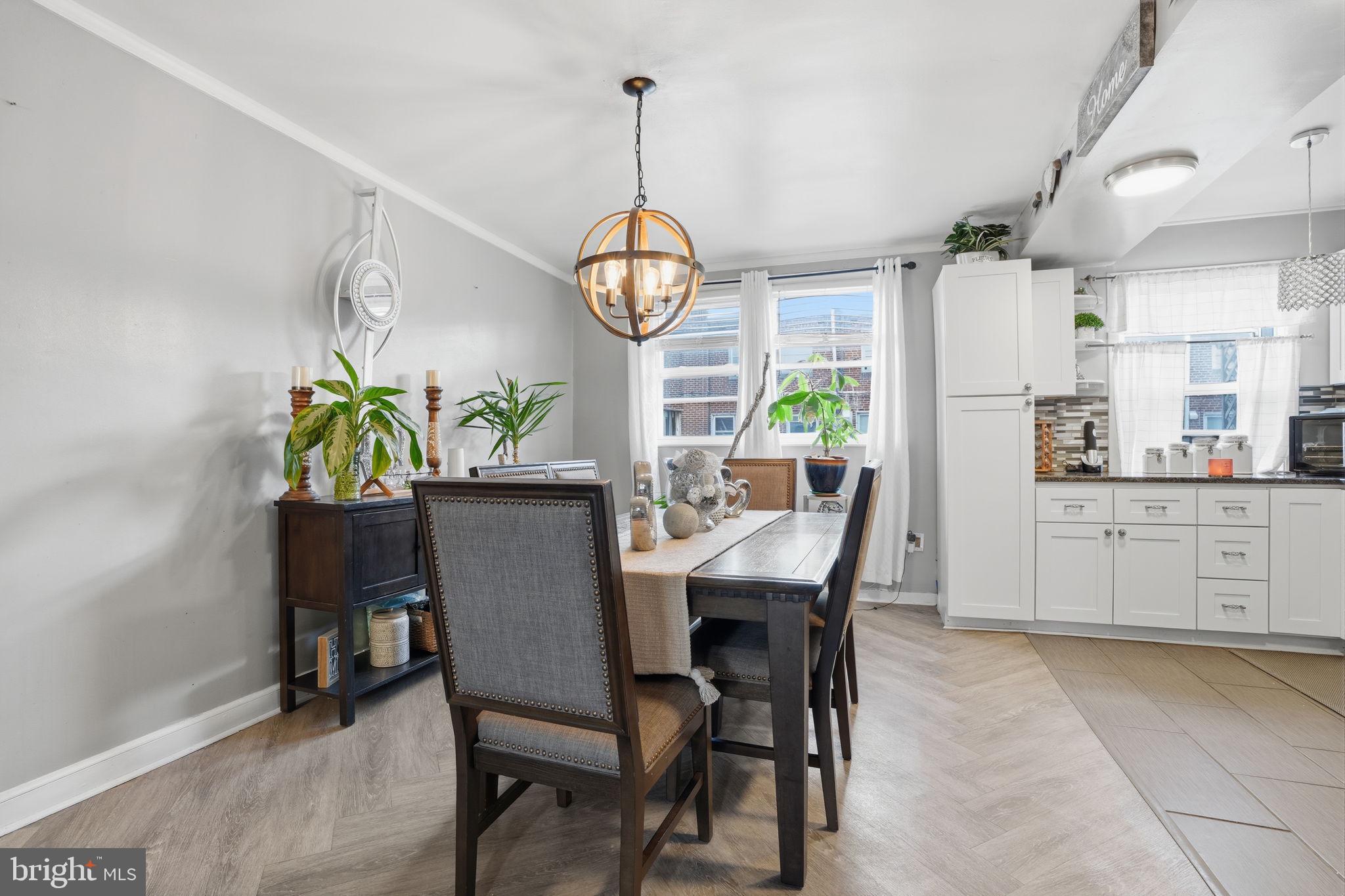 OXFORD CIRCLE - Residential