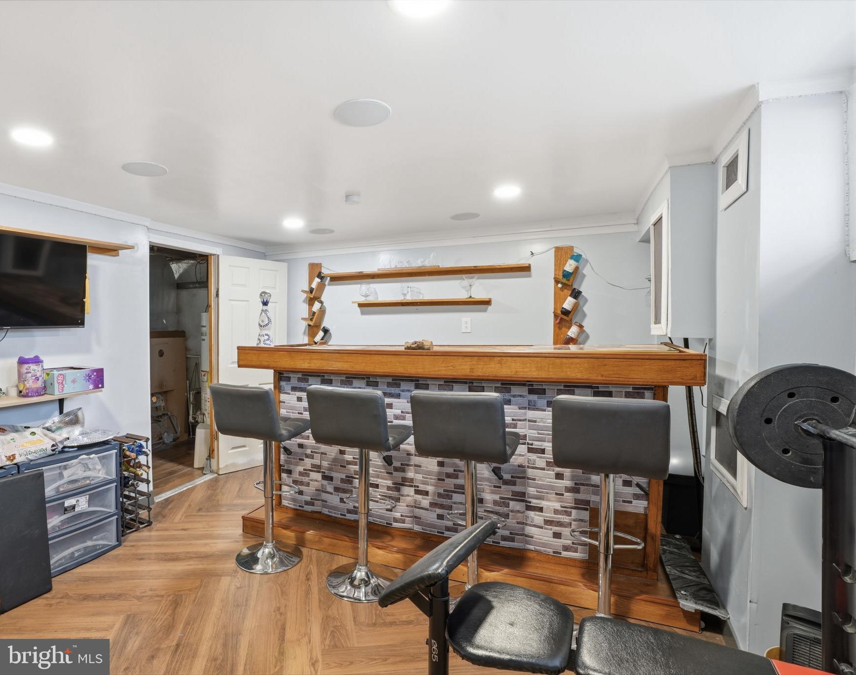 OXFORD CIRCLE - Residential
