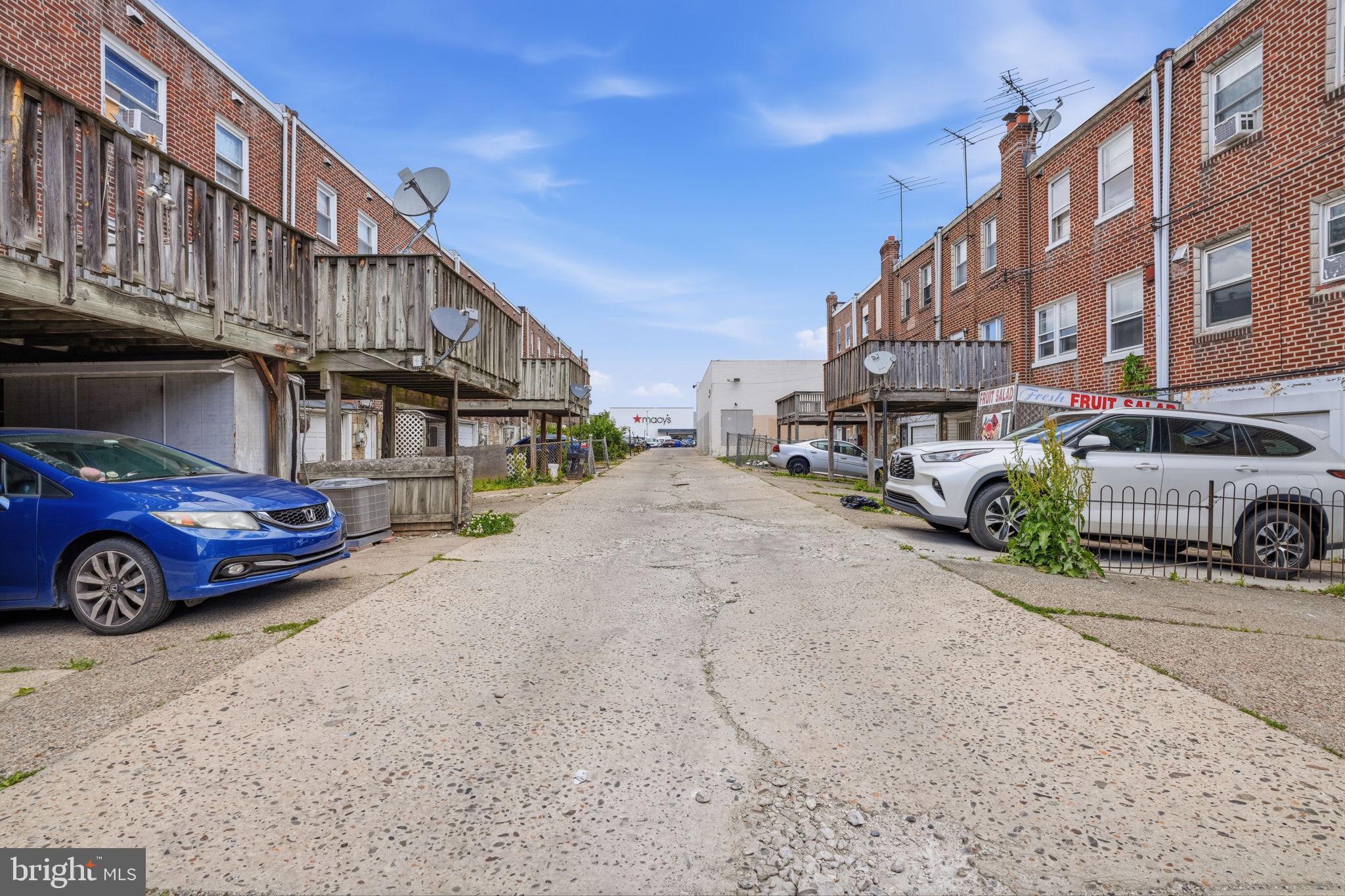 OXFORD CIRCLE - Residential