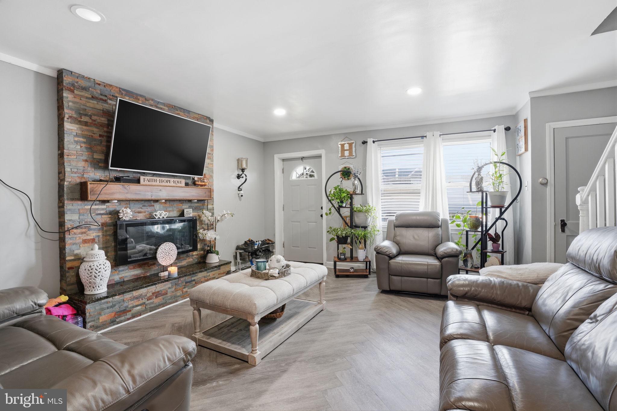 OXFORD CIRCLE - Residential