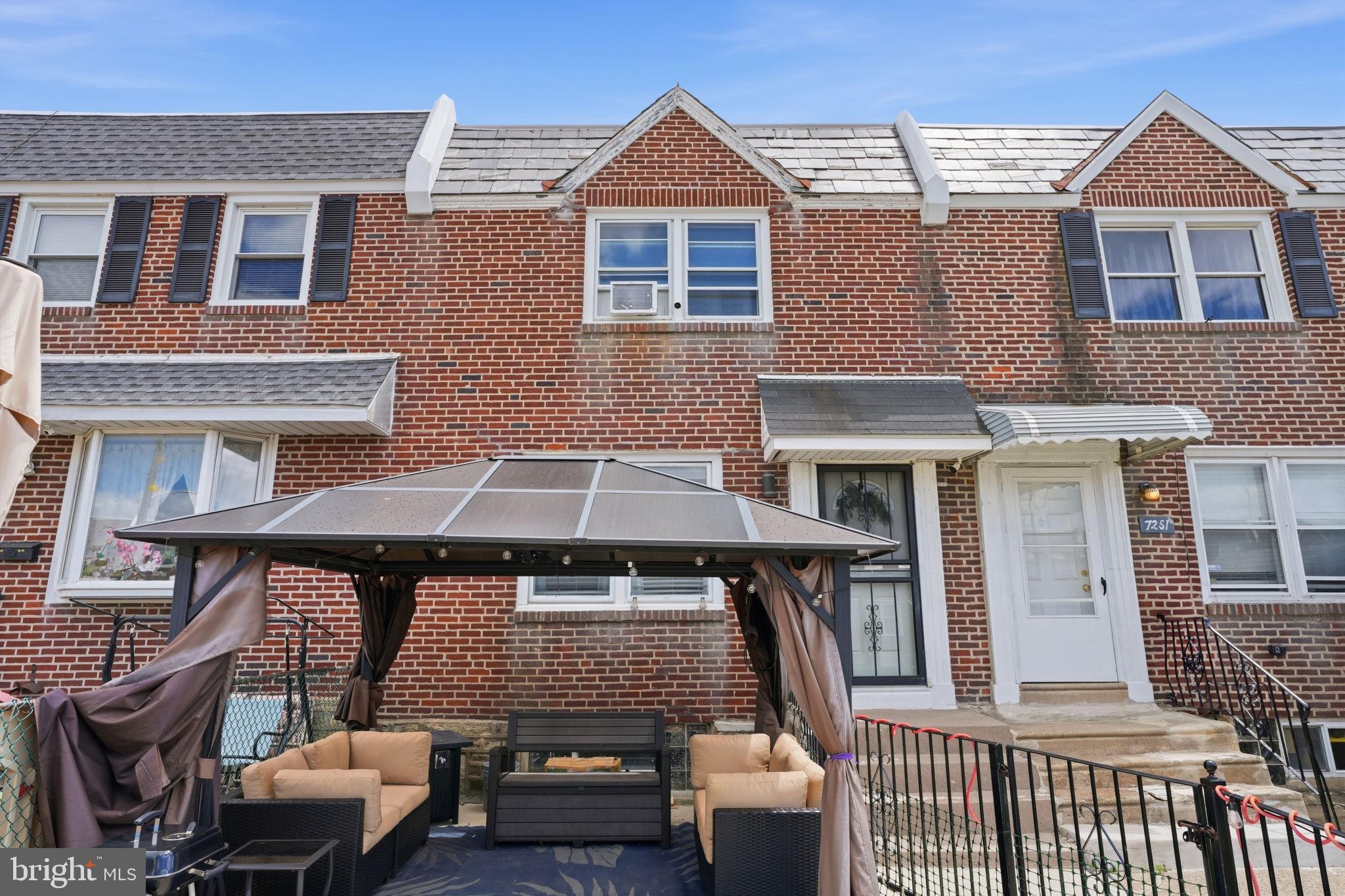 OXFORD CIRCLE - Residential