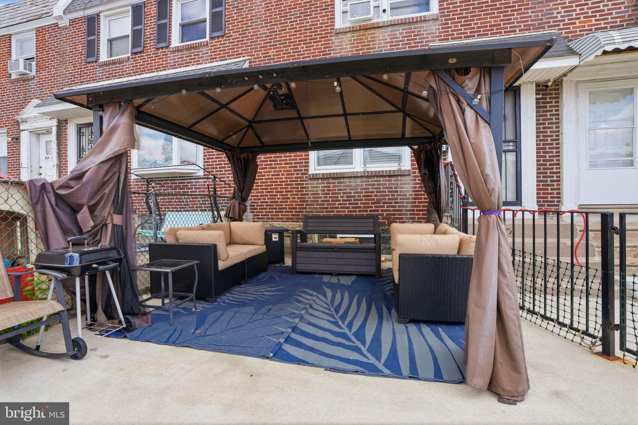 OXFORD CIRCLE - Residential