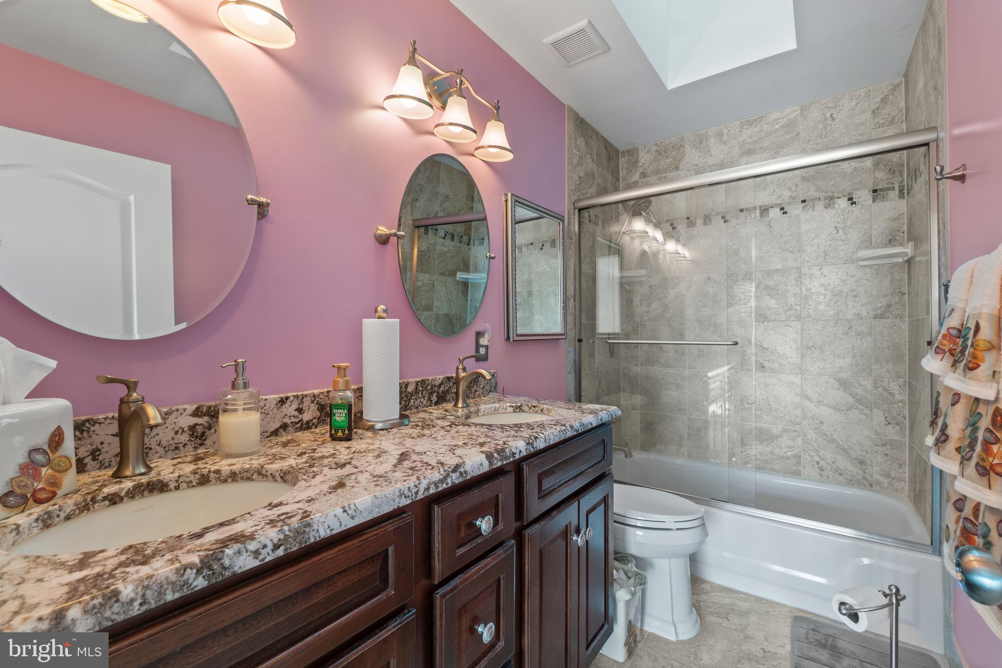 SHARONS RIDGE - Residential