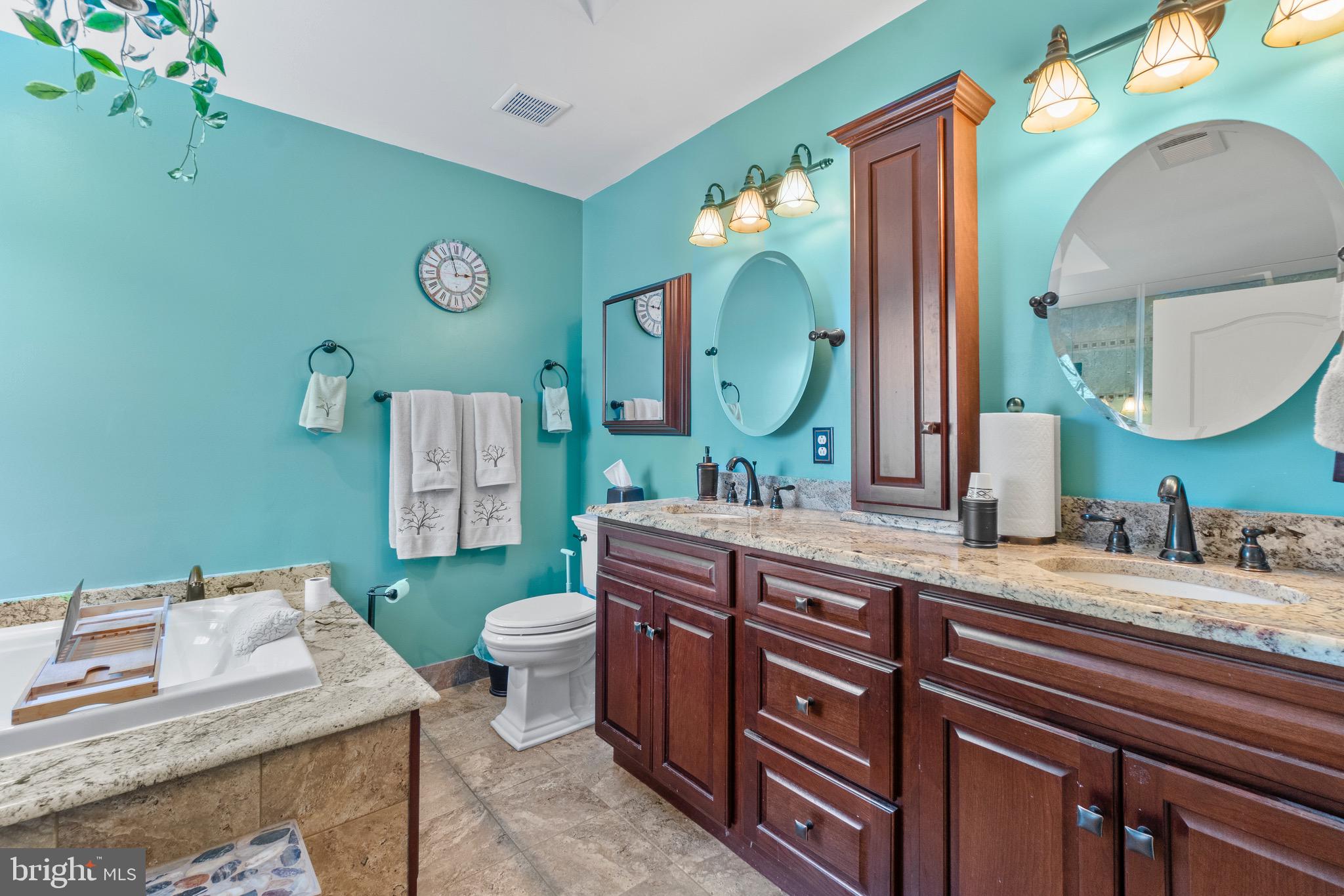 SHARONS RIDGE - Residential