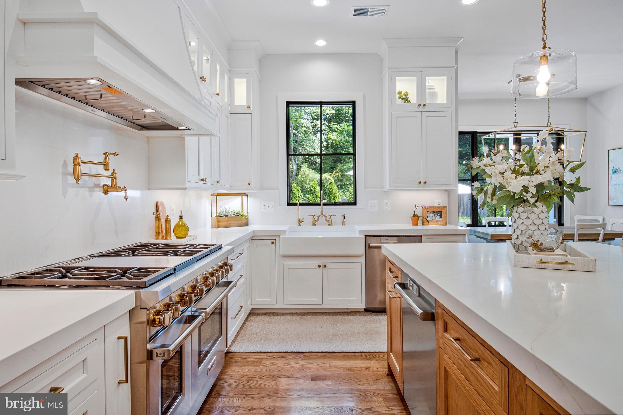 CRESCENT HILLS - Residential