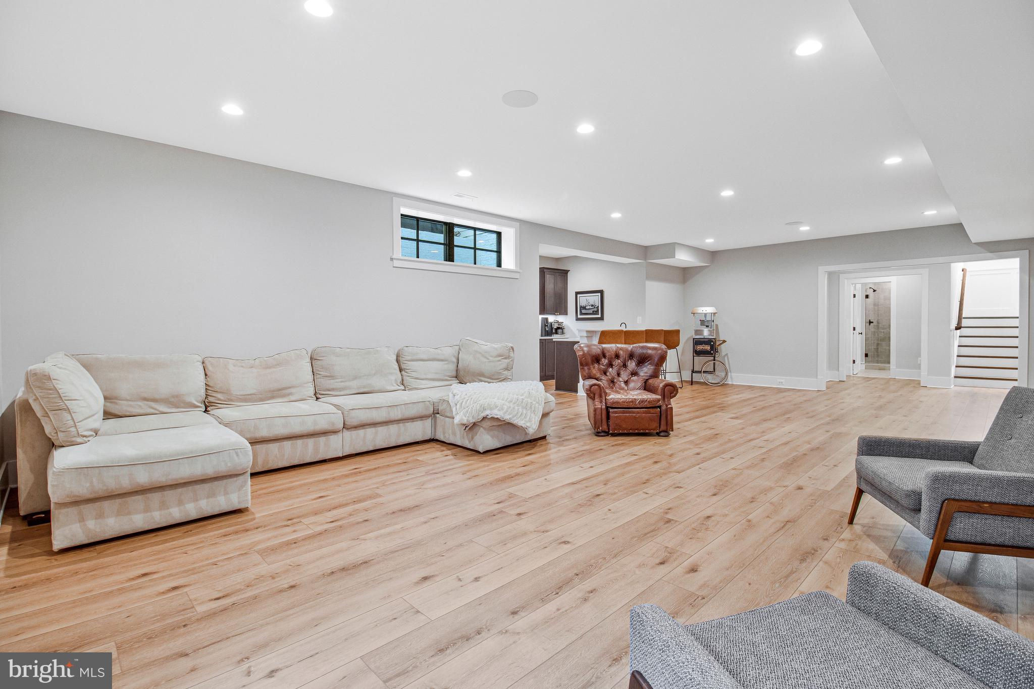 CRESCENT HILLS - Residential