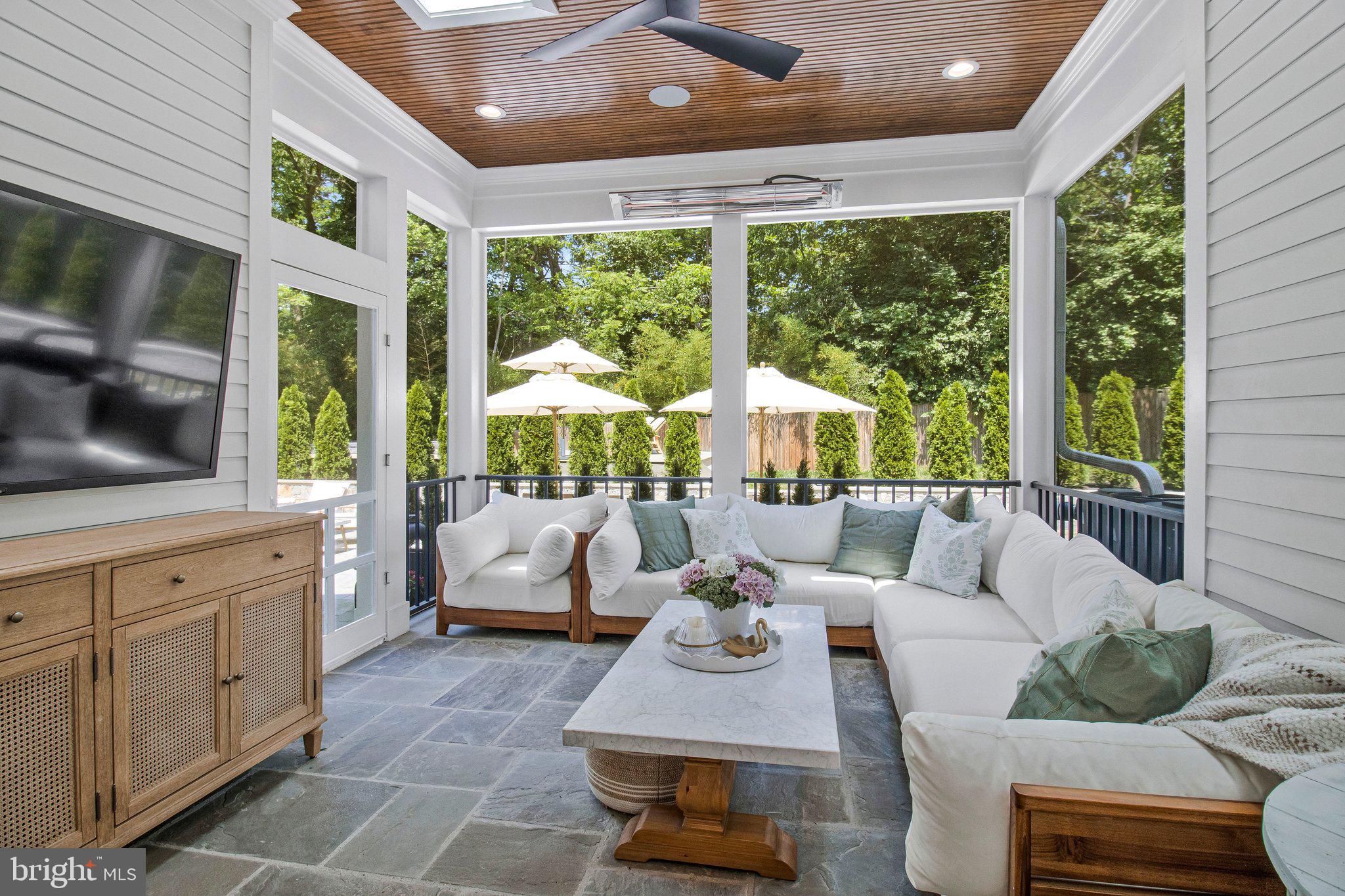 CRESCENT HILLS - Residential