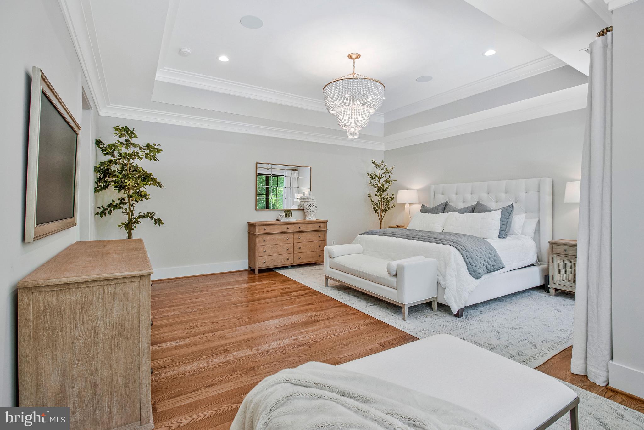 CRESCENT HILLS - Residential
