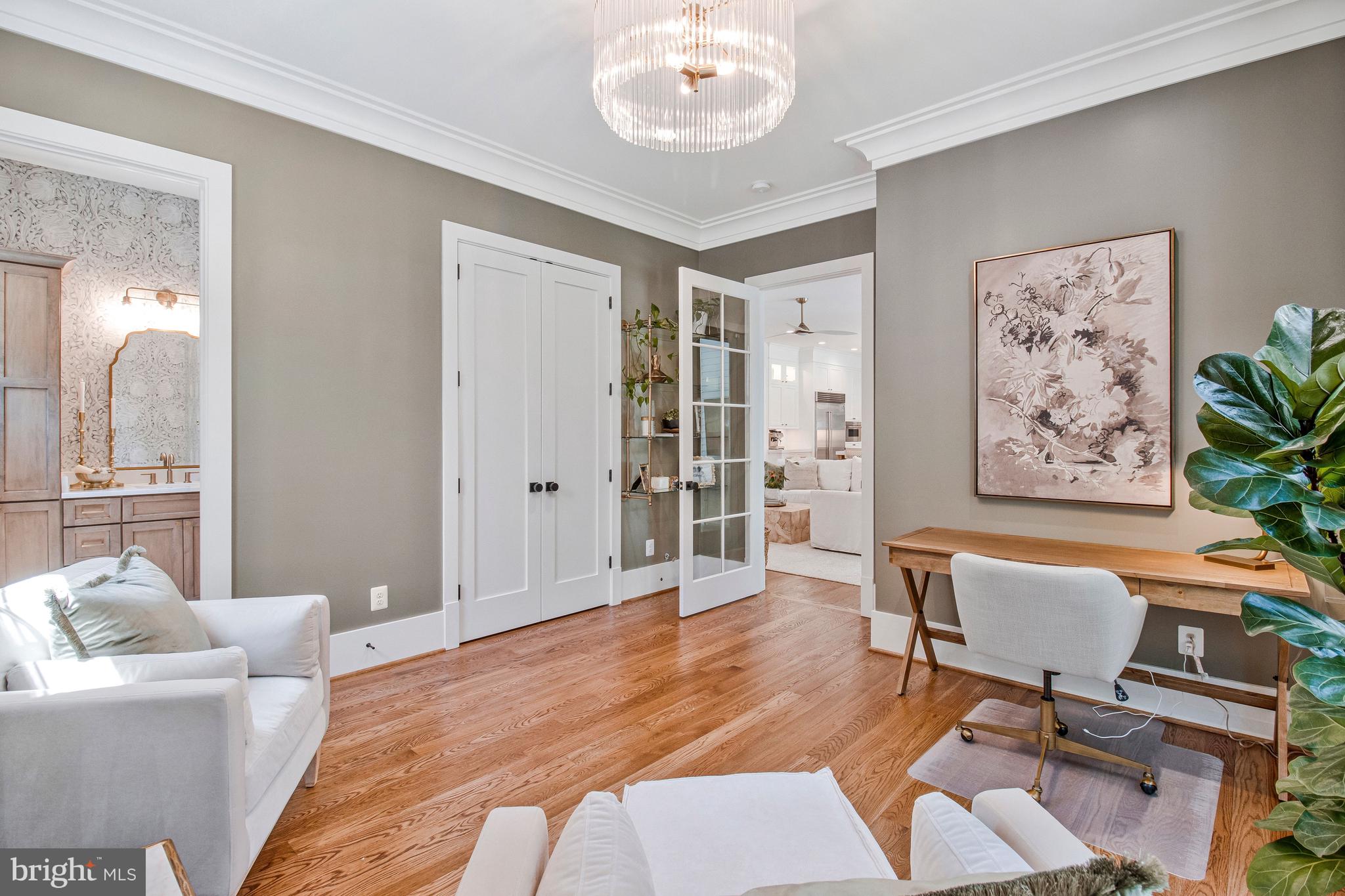 CRESCENT HILLS - Residential