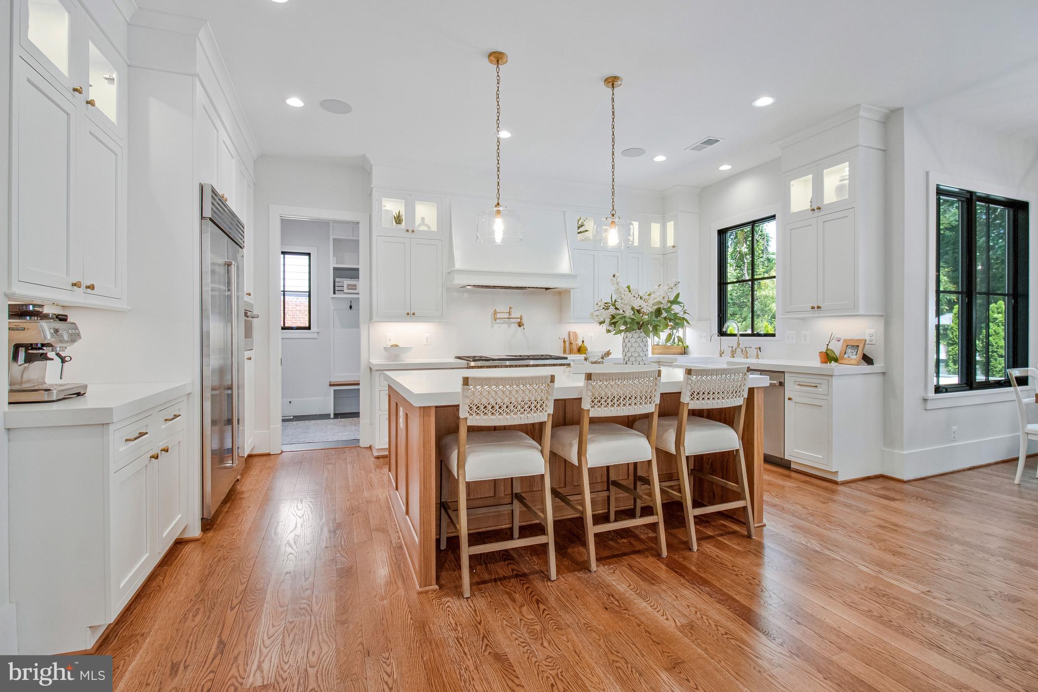 CRESCENT HILLS - Residential