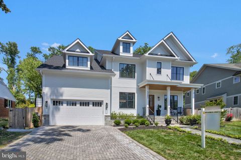 Photo of 5231 32nd Street N, ARLINGTON, VA 22207 (MLS # VAAR2073132)