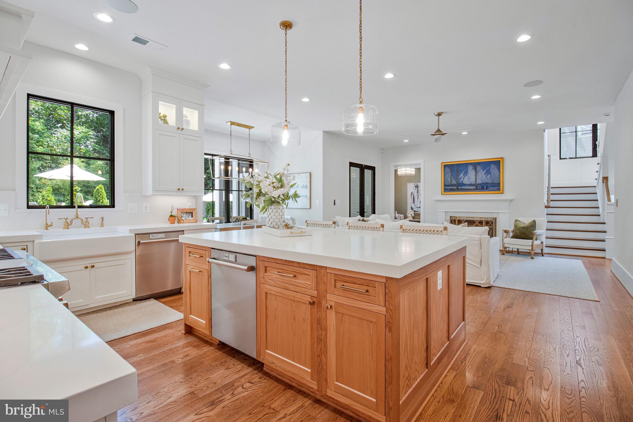 CRESCENT HILLS - Residential