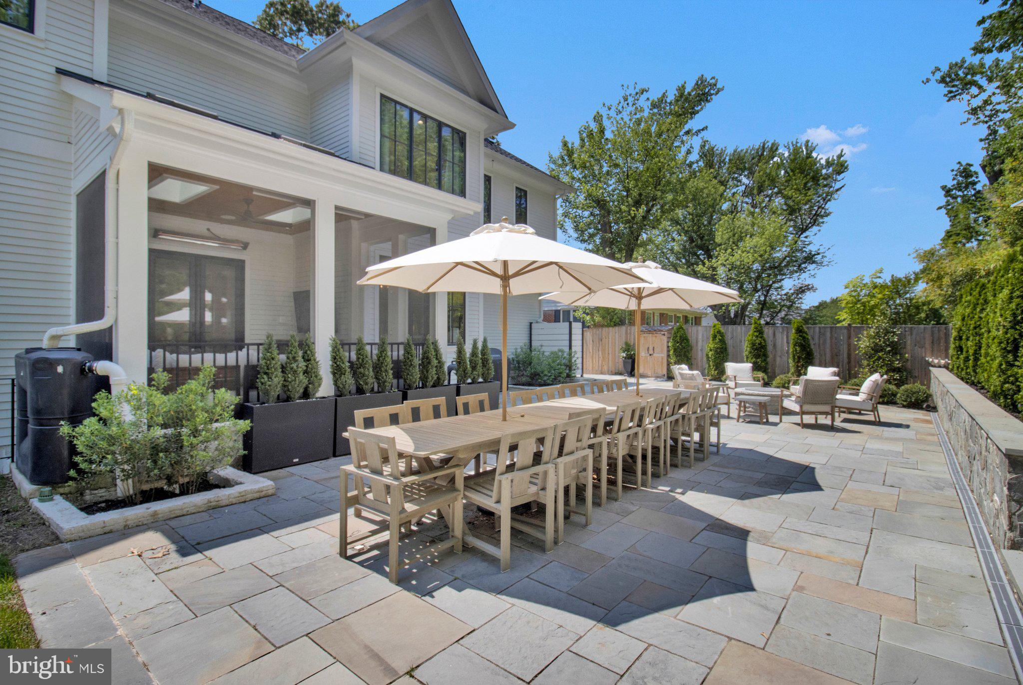 CRESCENT HILLS - Residential