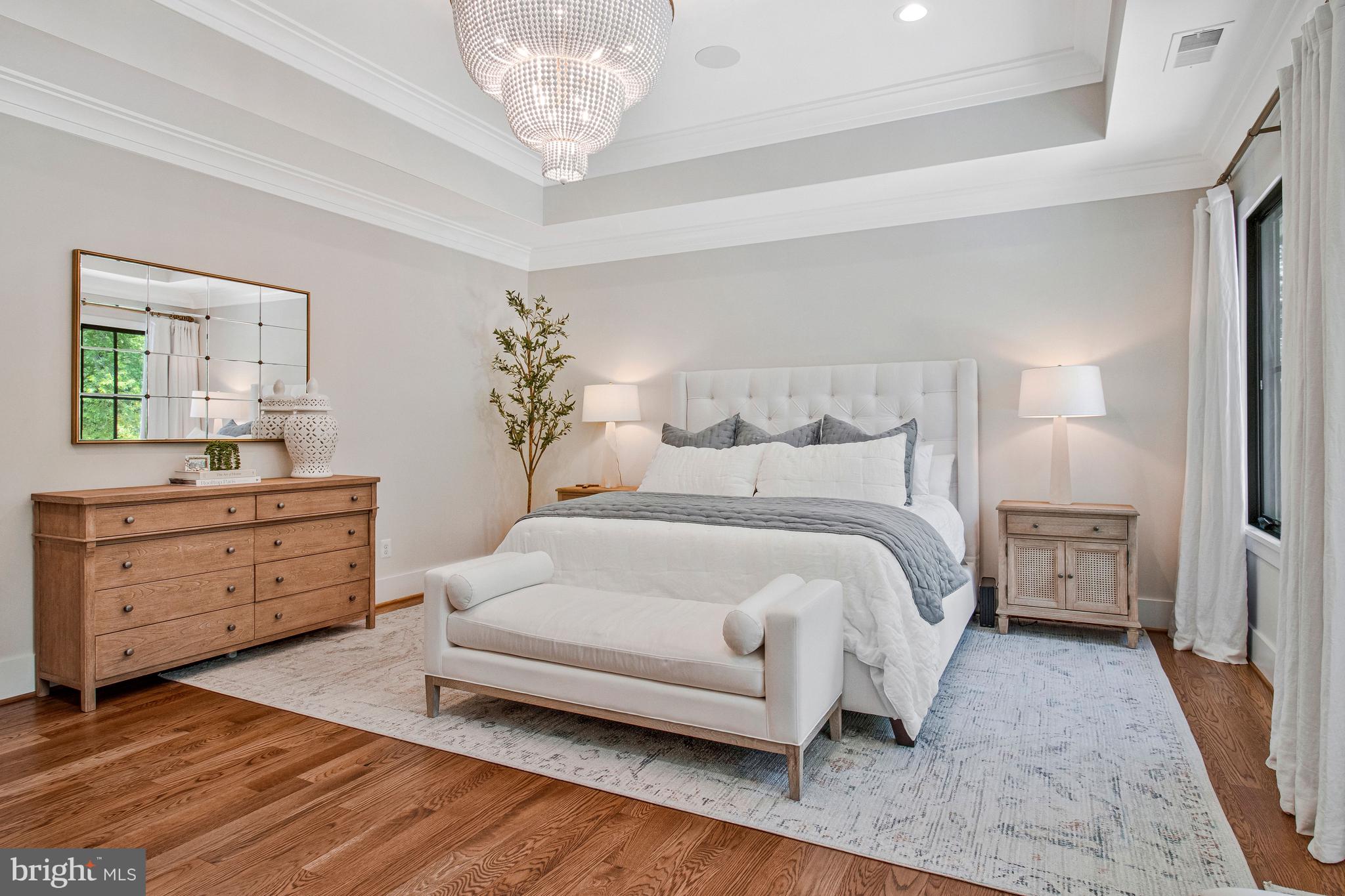 CRESCENT HILLS - Residential