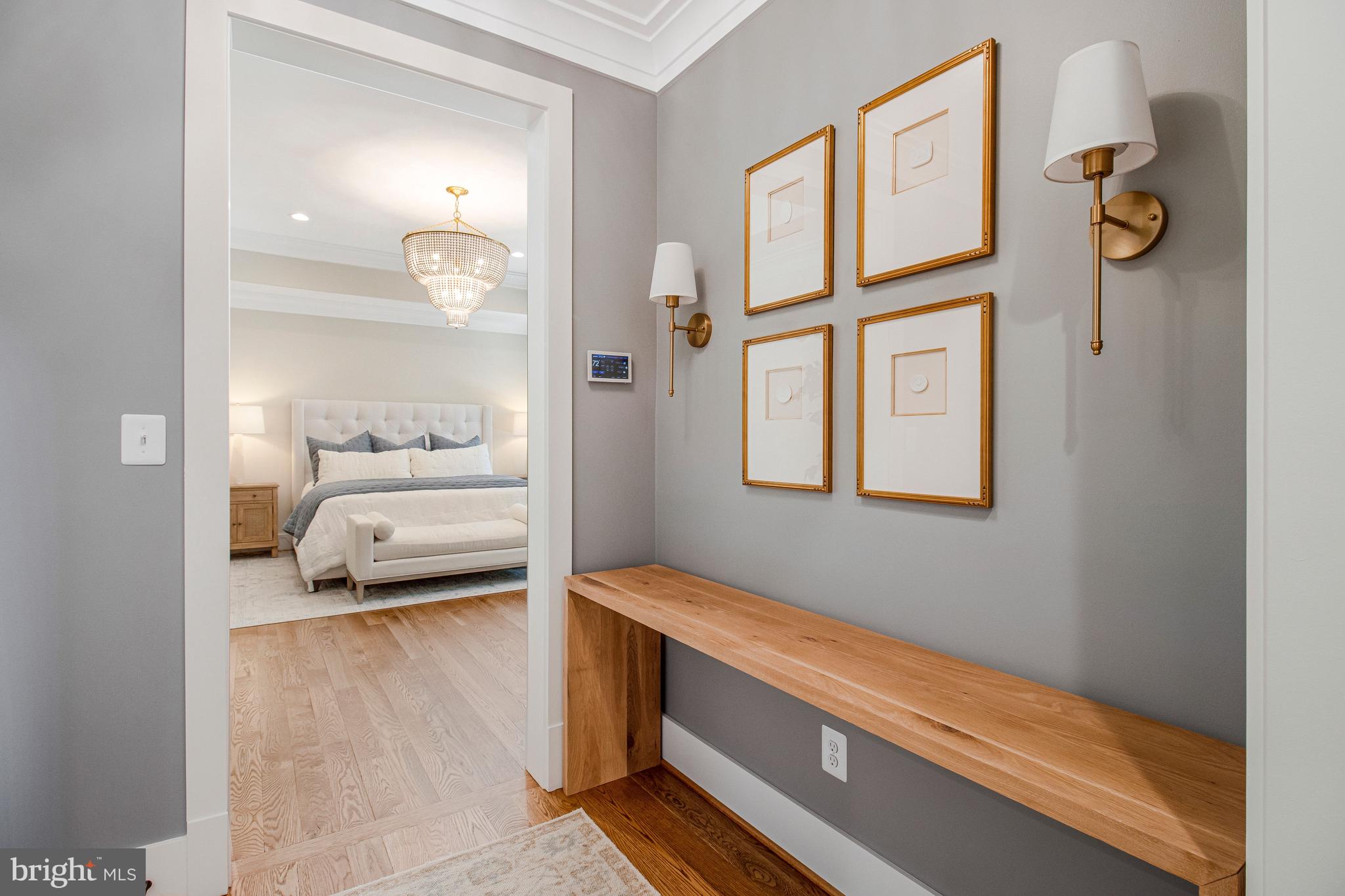 CRESCENT HILLS - Residential
