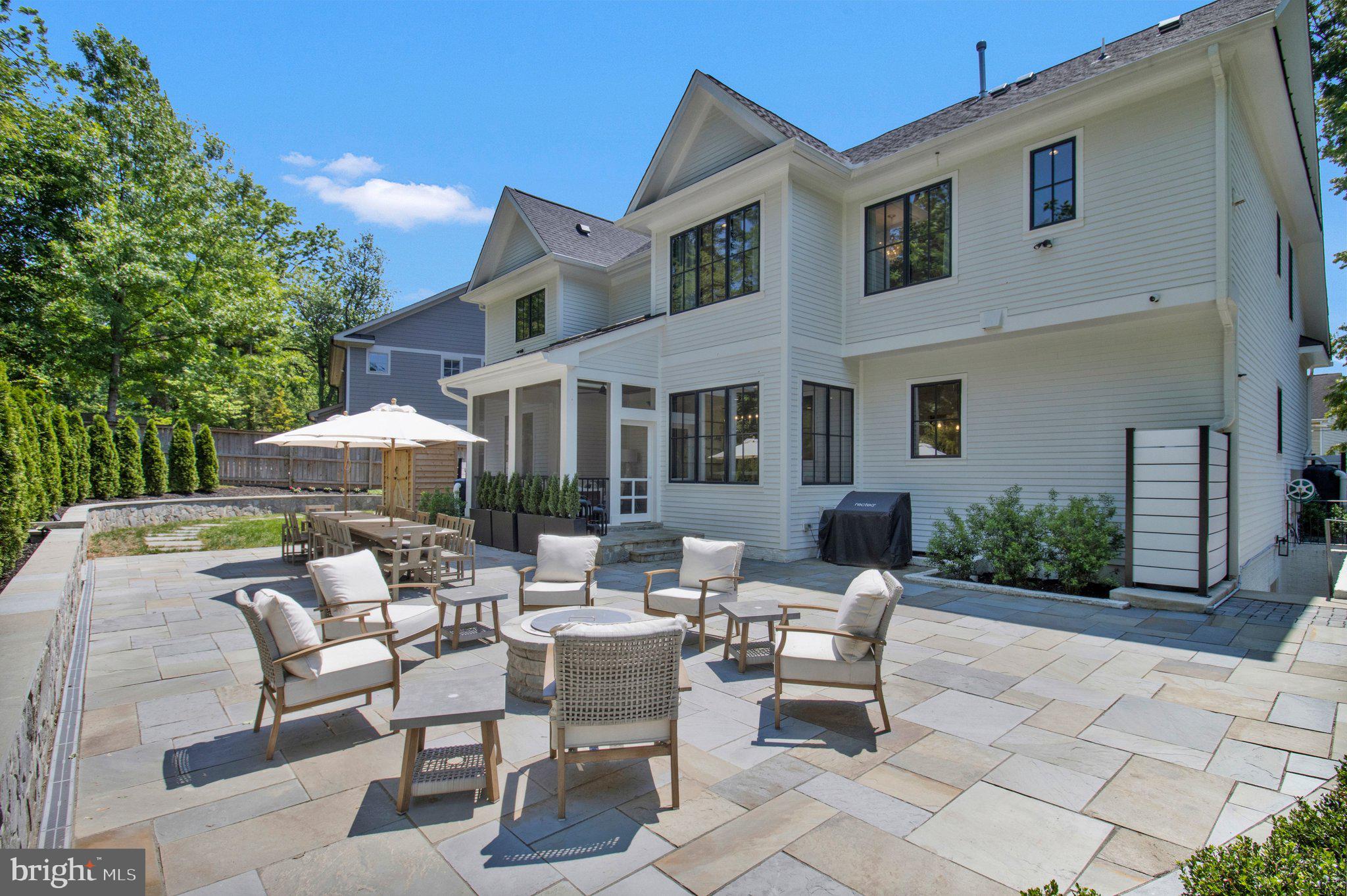 CRESCENT HILLS - Residential