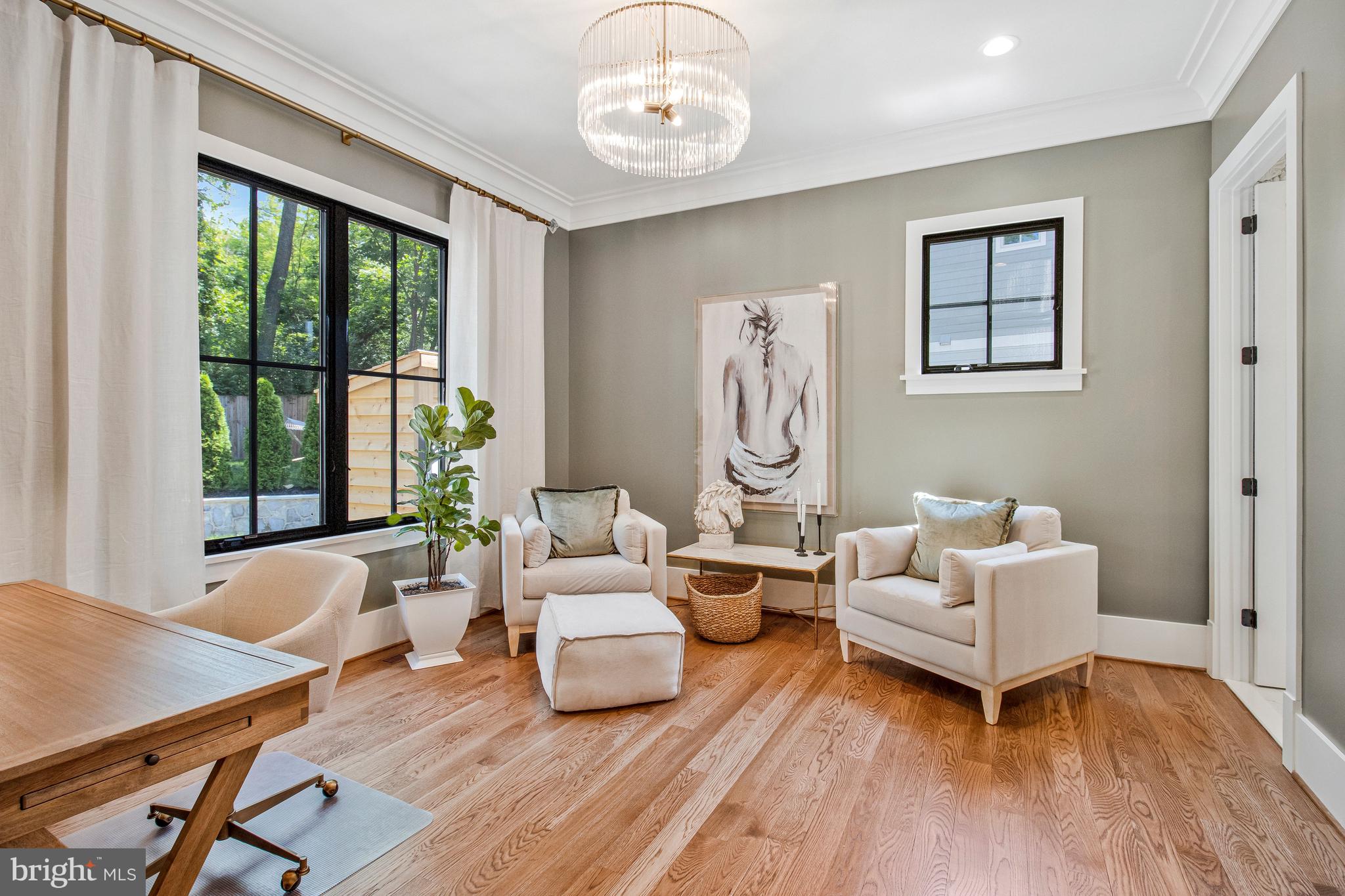 CRESCENT HILLS - Residential