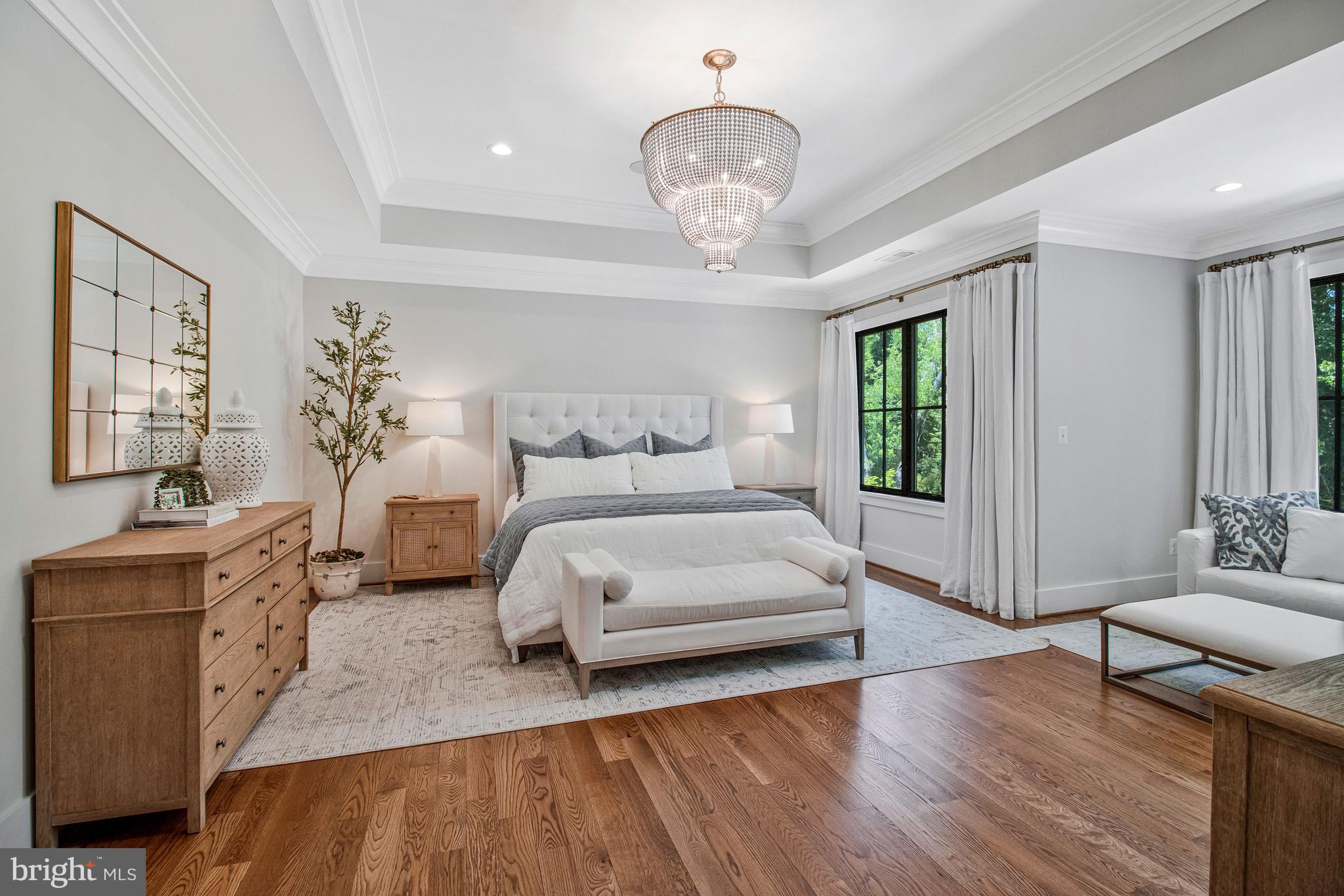 CRESCENT HILLS - Residential