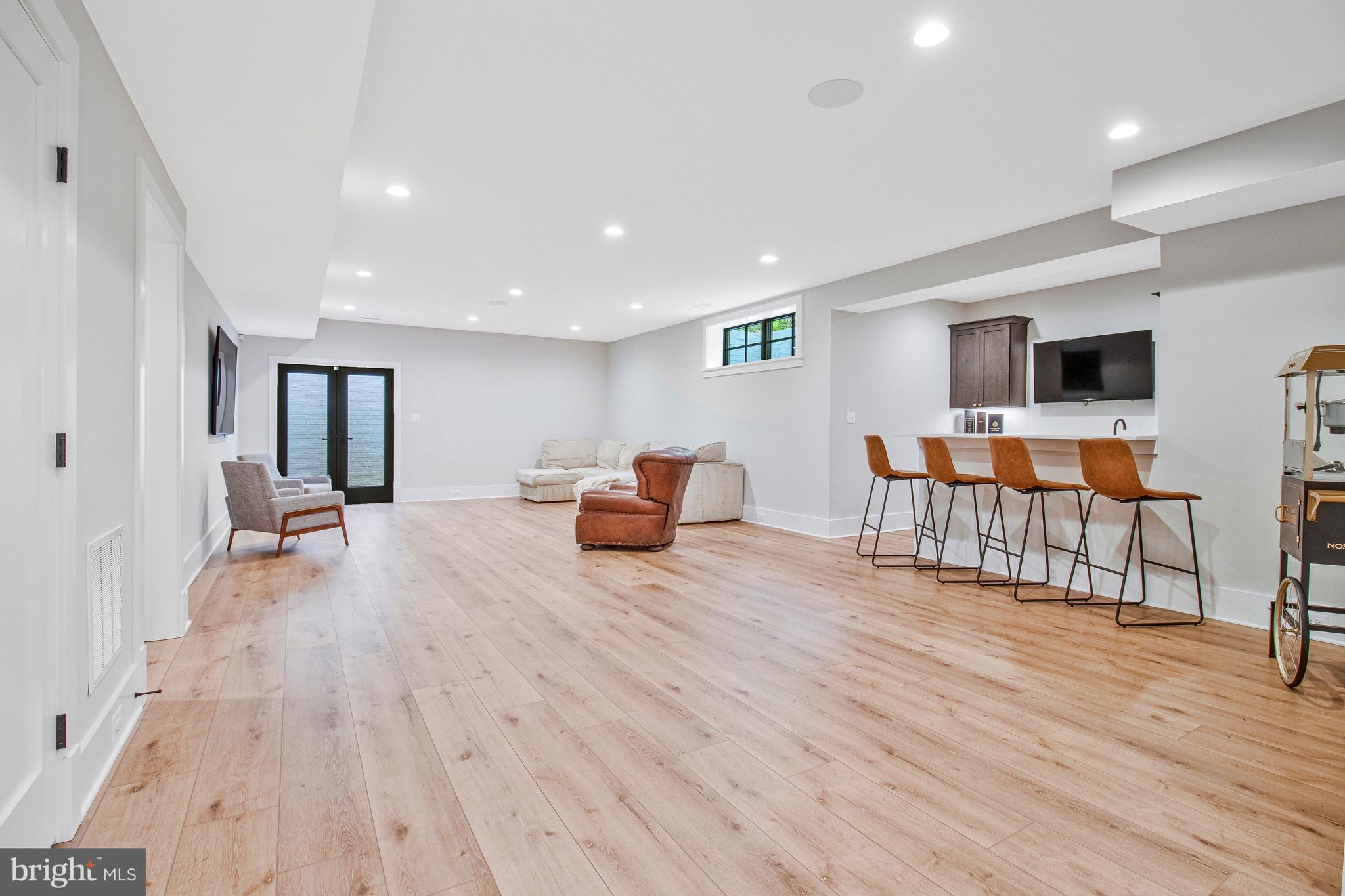 CRESCENT HILLS - Residential