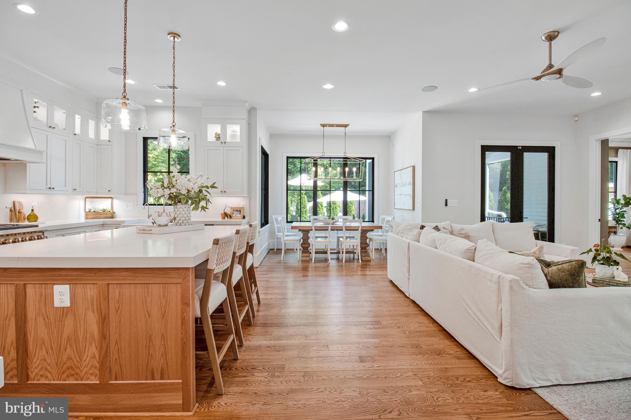 CRESCENT HILLS - Residential