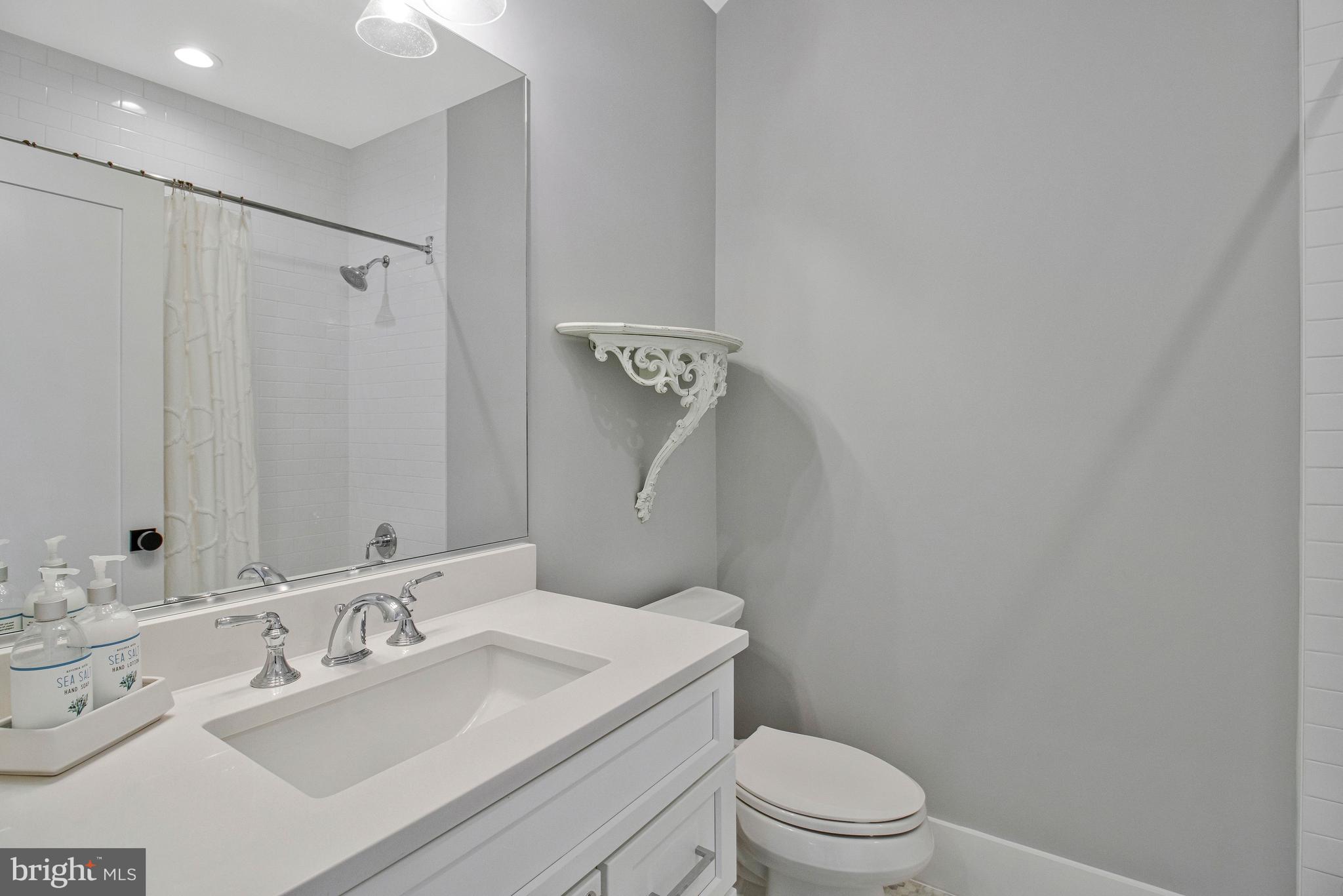 CRESCENT HILLS - Residential