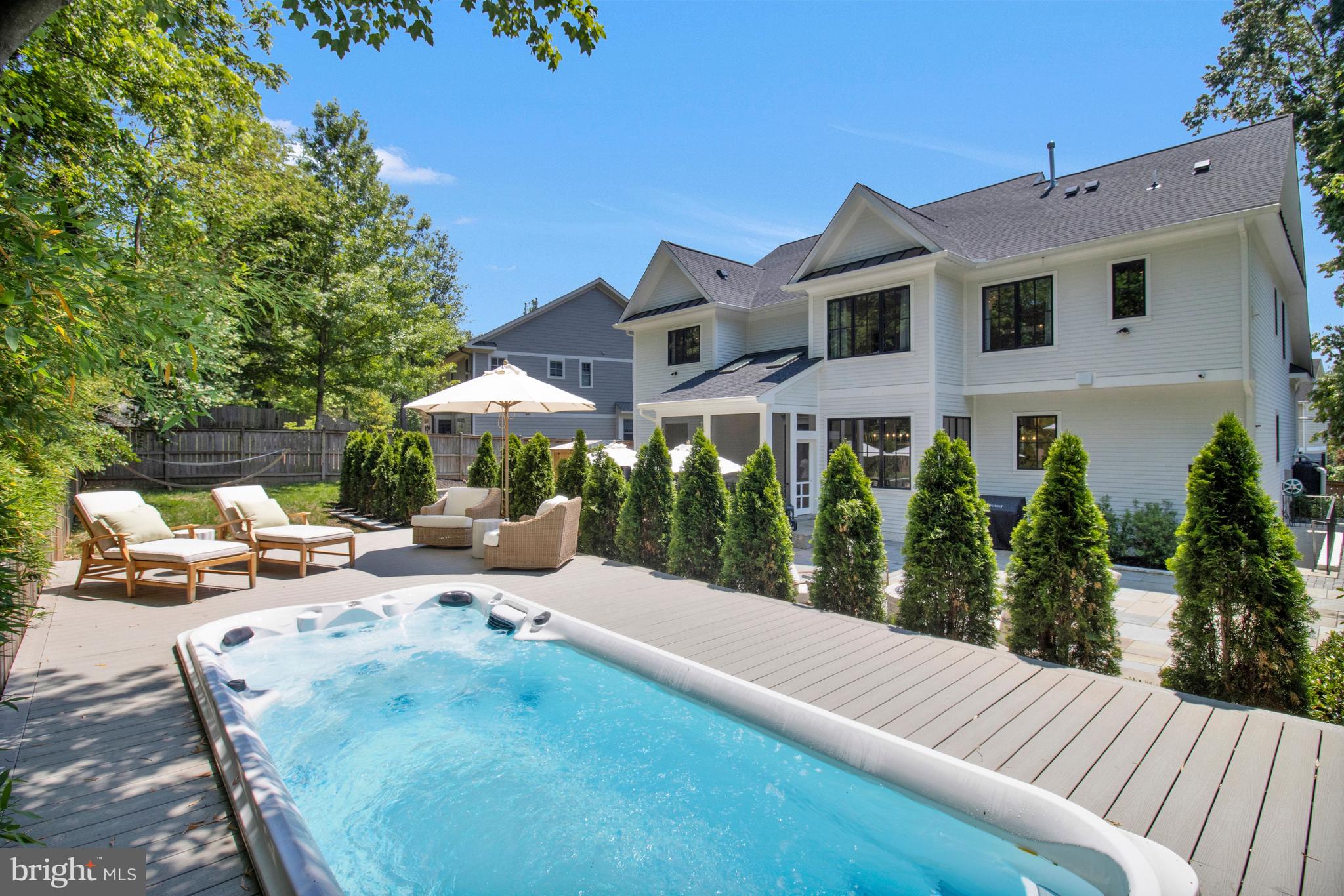 CRESCENT HILLS - Residential